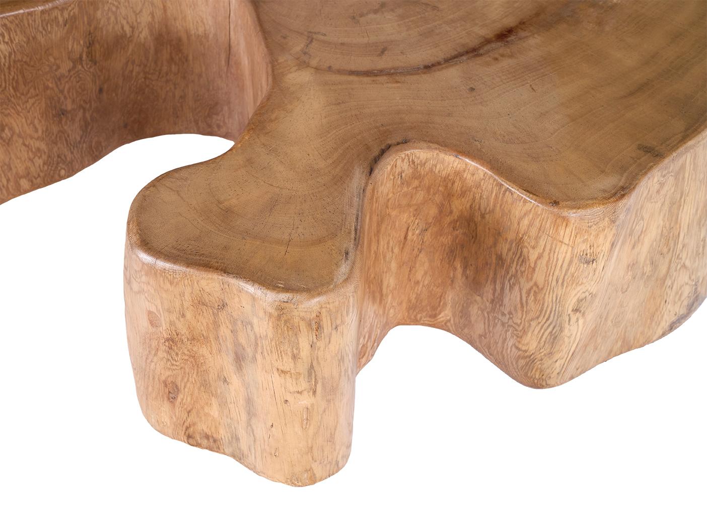 Mesa baja de madera varada con forma orgánica siglo XX