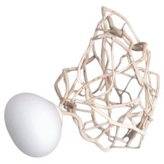 Forme organique en bois tressé et verre dépoli, pendentif Cocoon unique de Jérôme Pereira