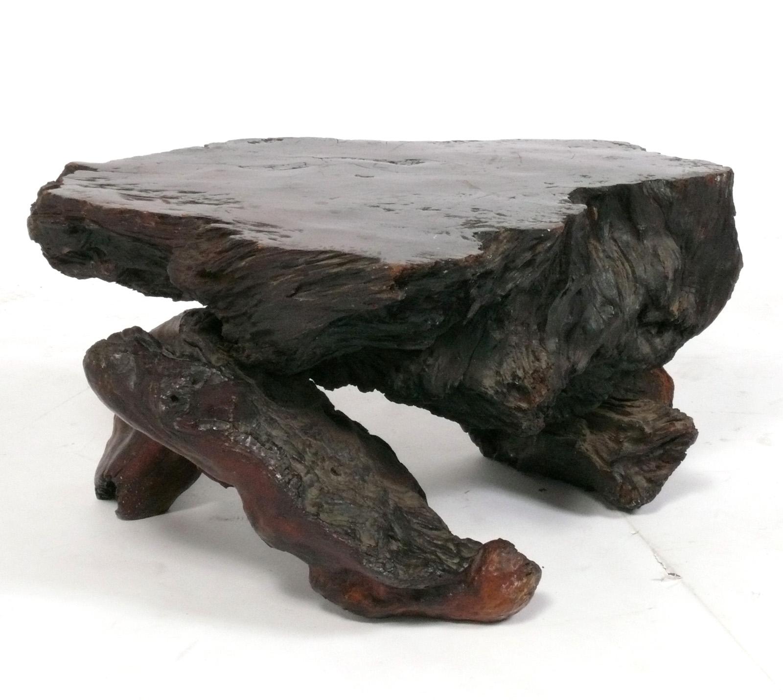 Bois Table d'appoint en ronce de bois organique à bord libre avec base en racine en vente