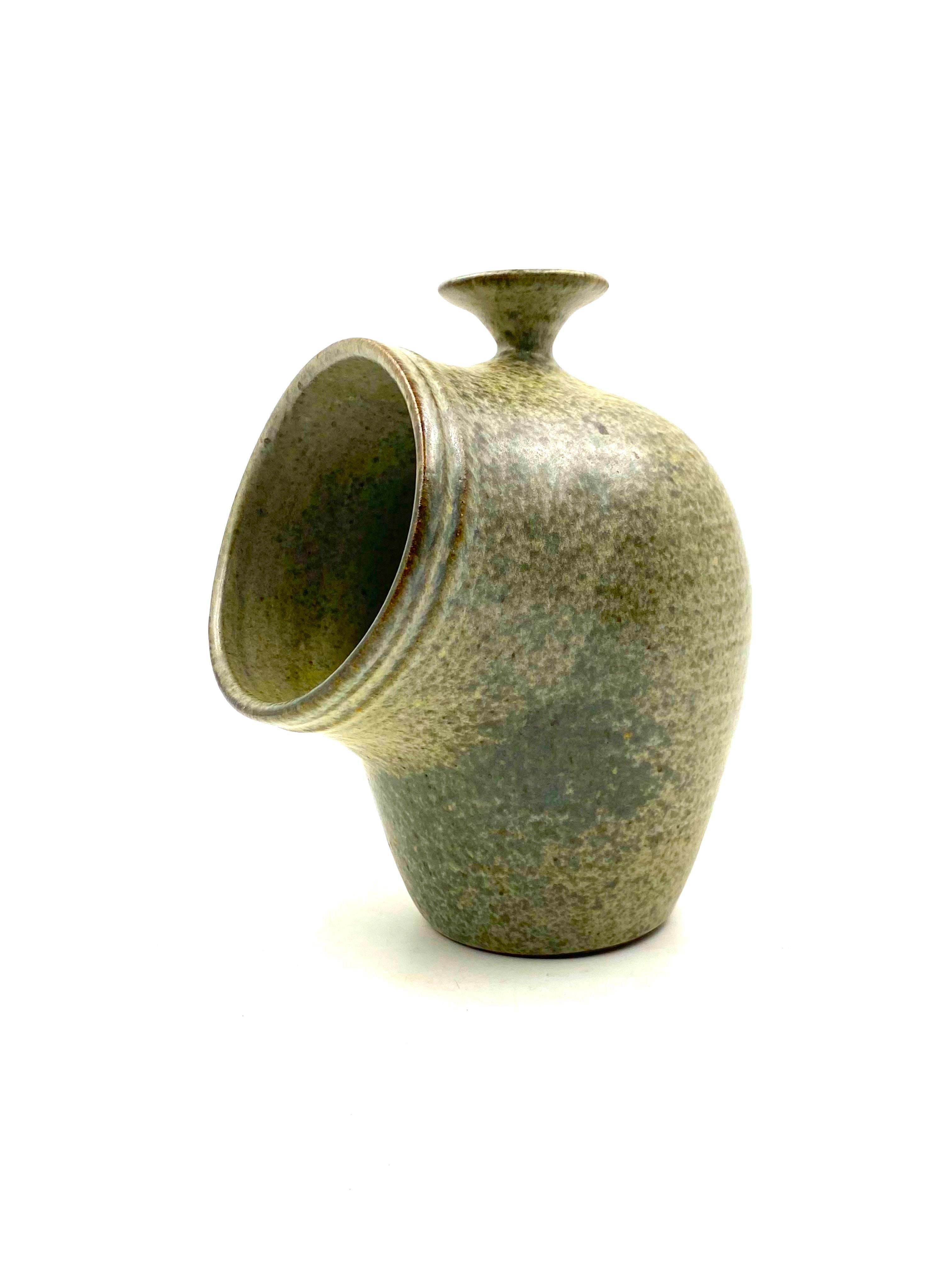 Vase en céramique verte organique, France, années 1960 en vente 1