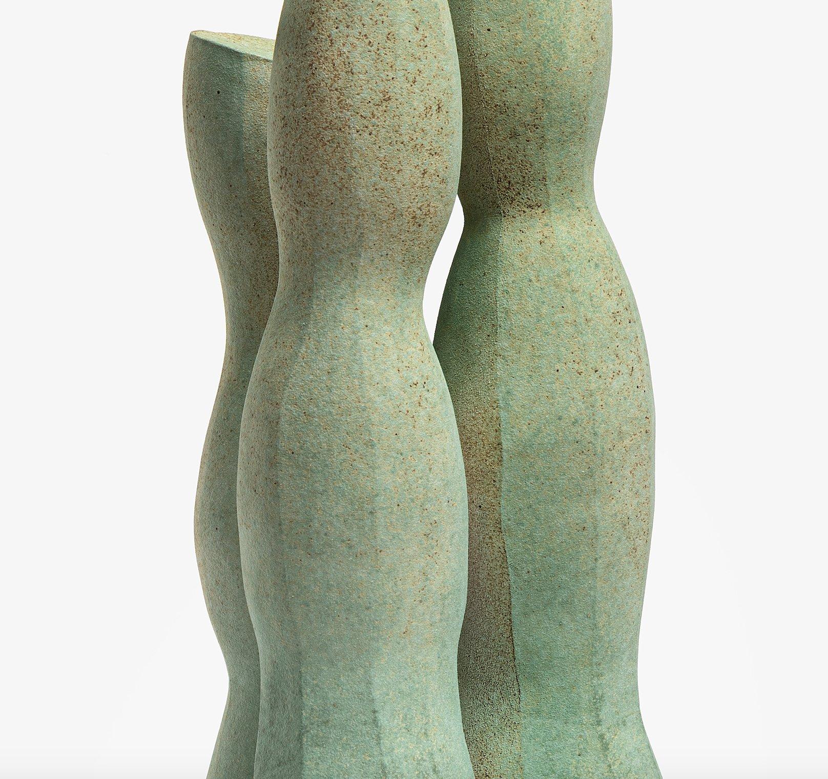 Forme fleurie, 2025, (Céramique, C. 17.3 in. h x 6.3 in. w x 6.3 in. d, Object No. : 4291)

Turi Heisselberg Pedersen est née au Danemark en 1965. Elle a fait ses études à la prestigieuse école de design de Kolding, au Danemark, et vit et travaille