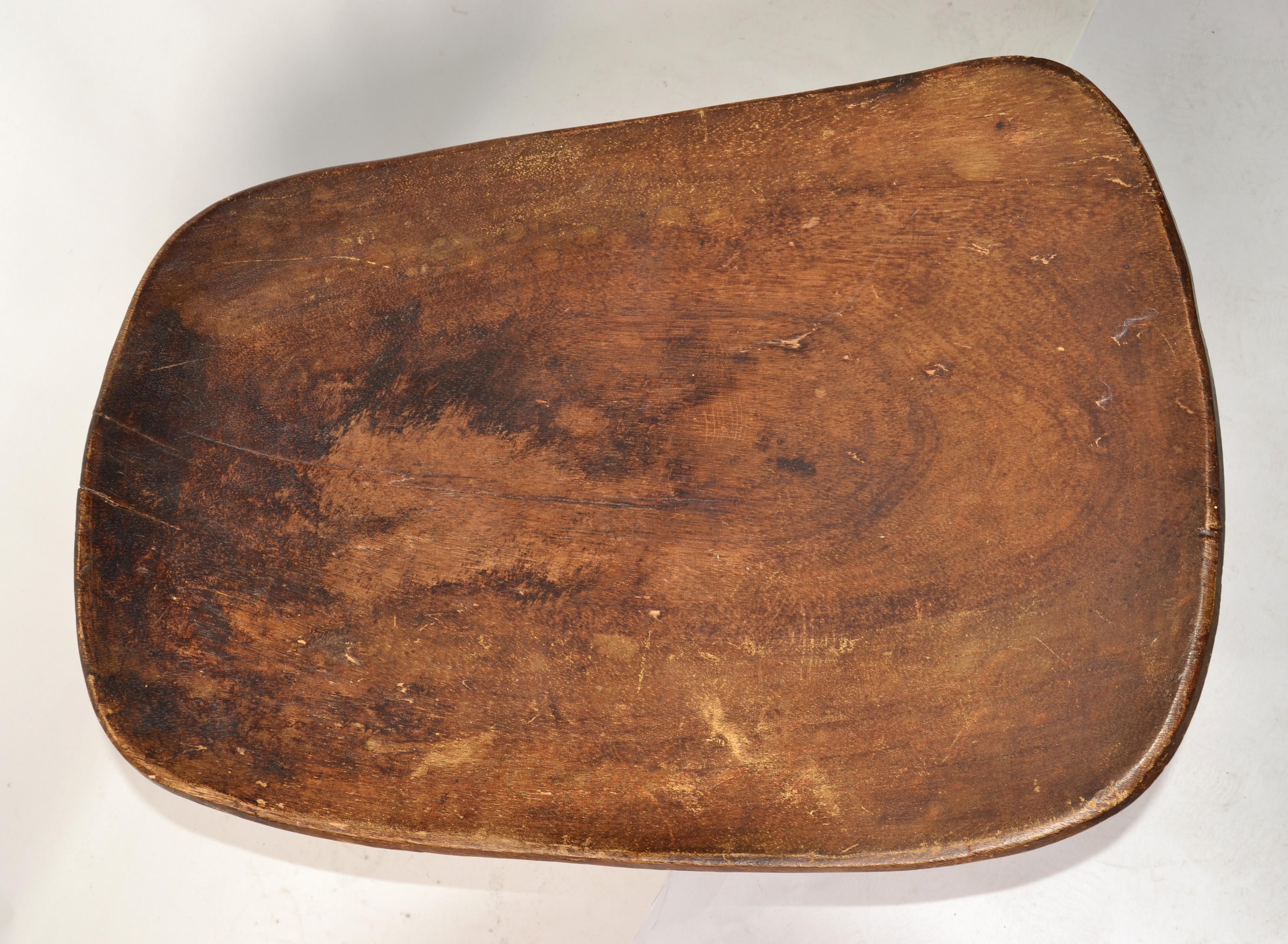Taburete de madera tallada a mano de arte tribal africano orgánico hecho a mano Costa de Marfil en venta 3
