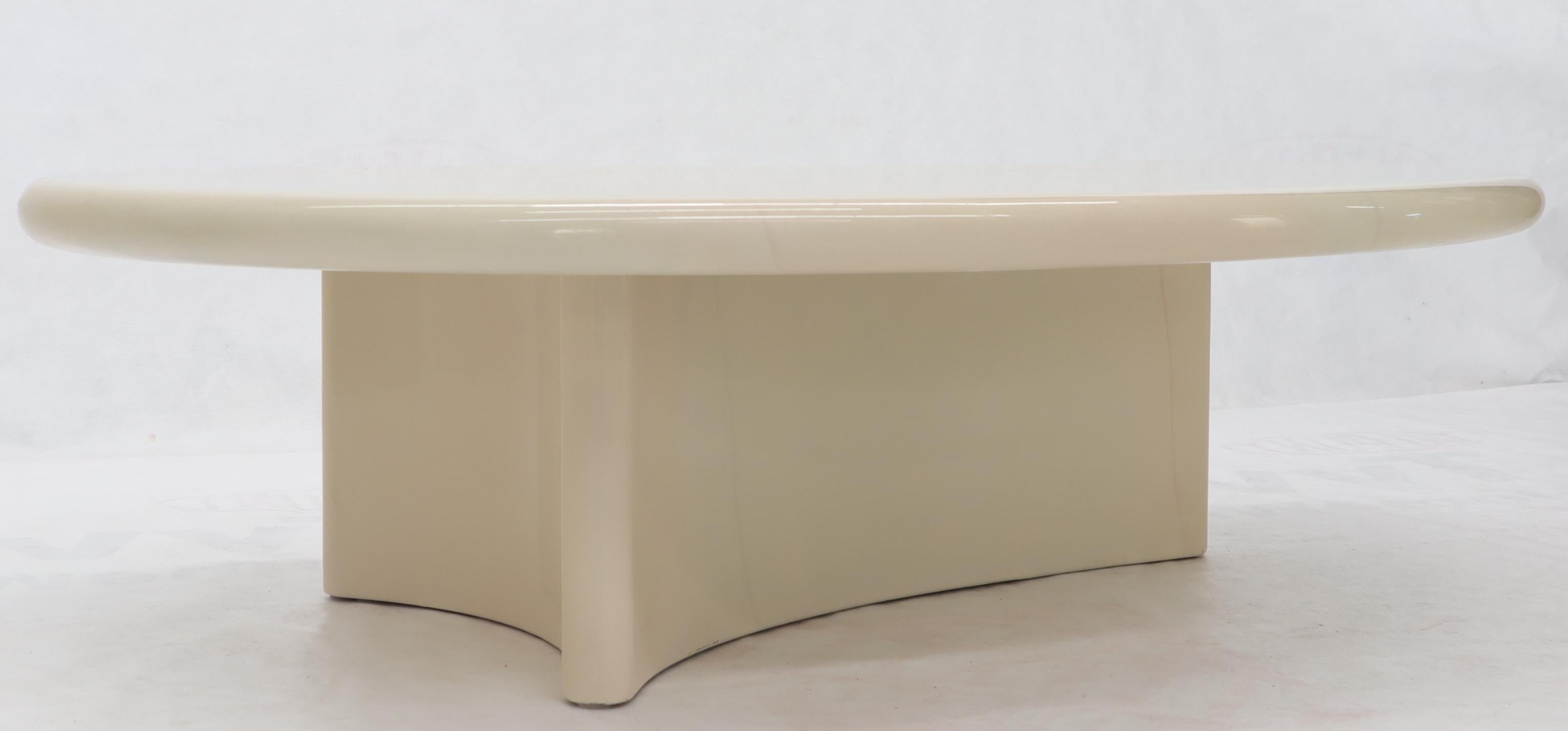 American Organic Kidney Shape Beige Cream White Lacquer Mid-Century Modern Coffee Table