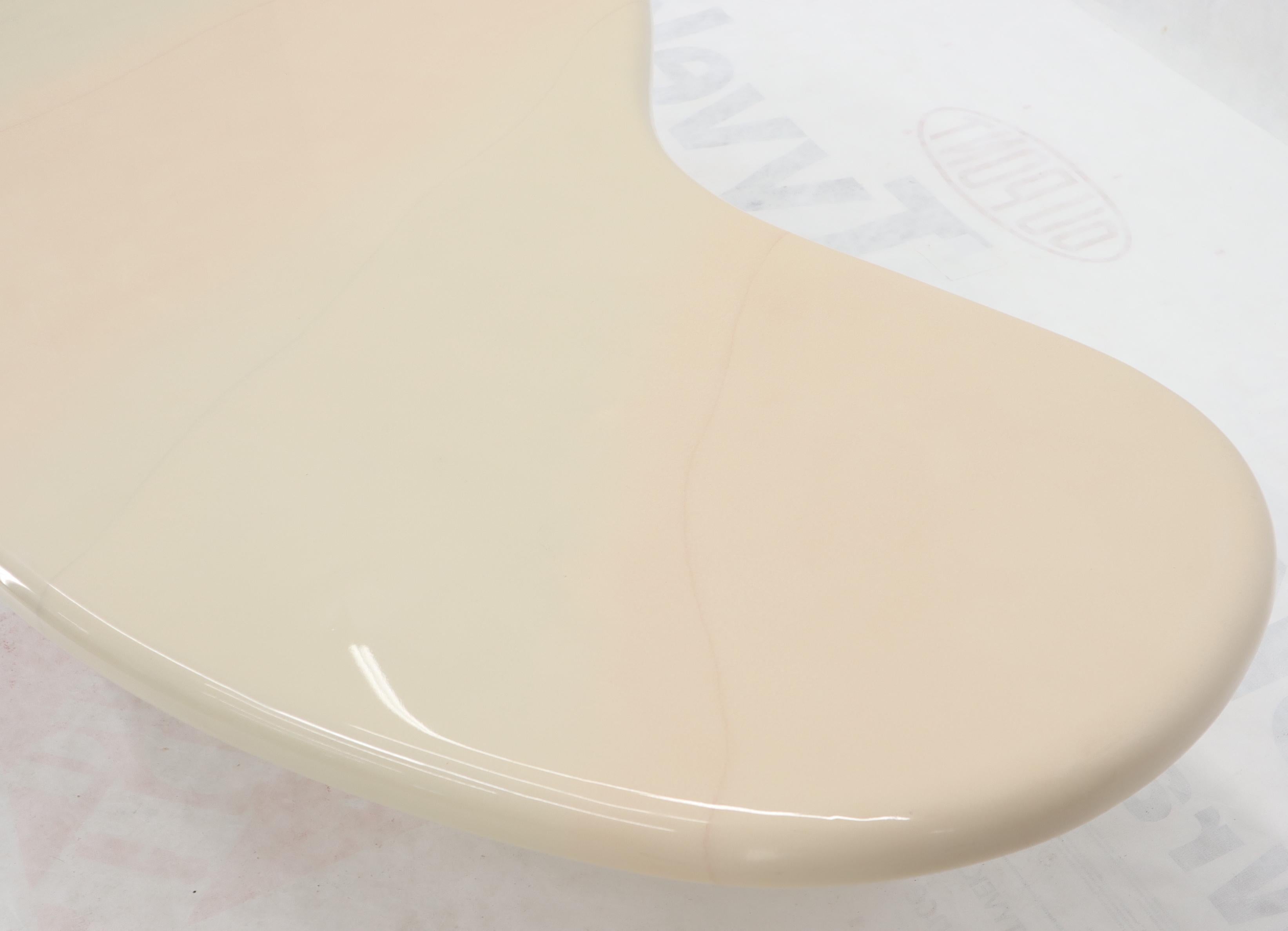 20th Century Organic Kidney Shape Beige Cream White Lacquer Mid-Century Modern Coffee Table