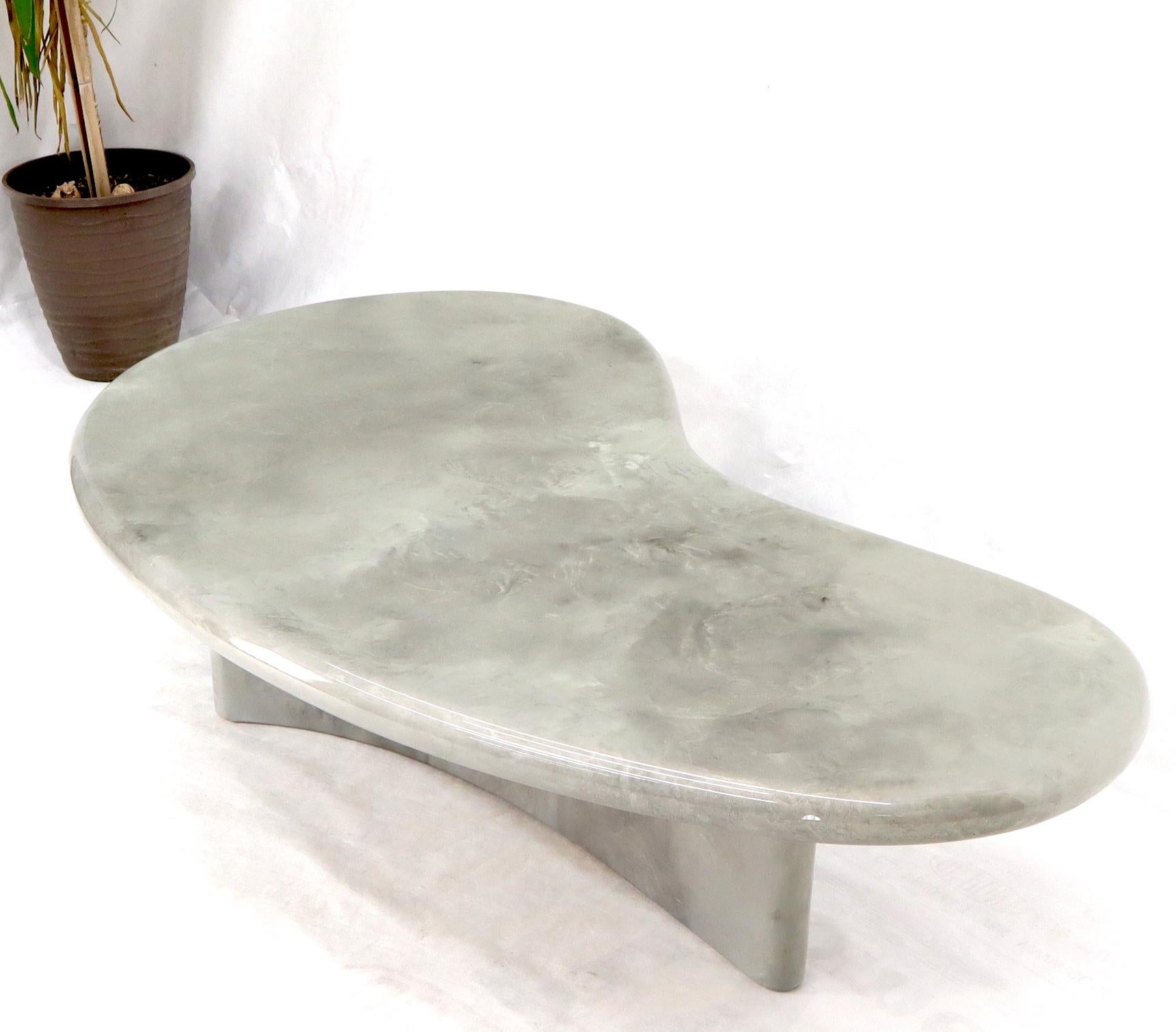 Organic Kidney Shape Faux Marble Finish Coffee Table In Good Condition For Sale In Rockaway, NJ