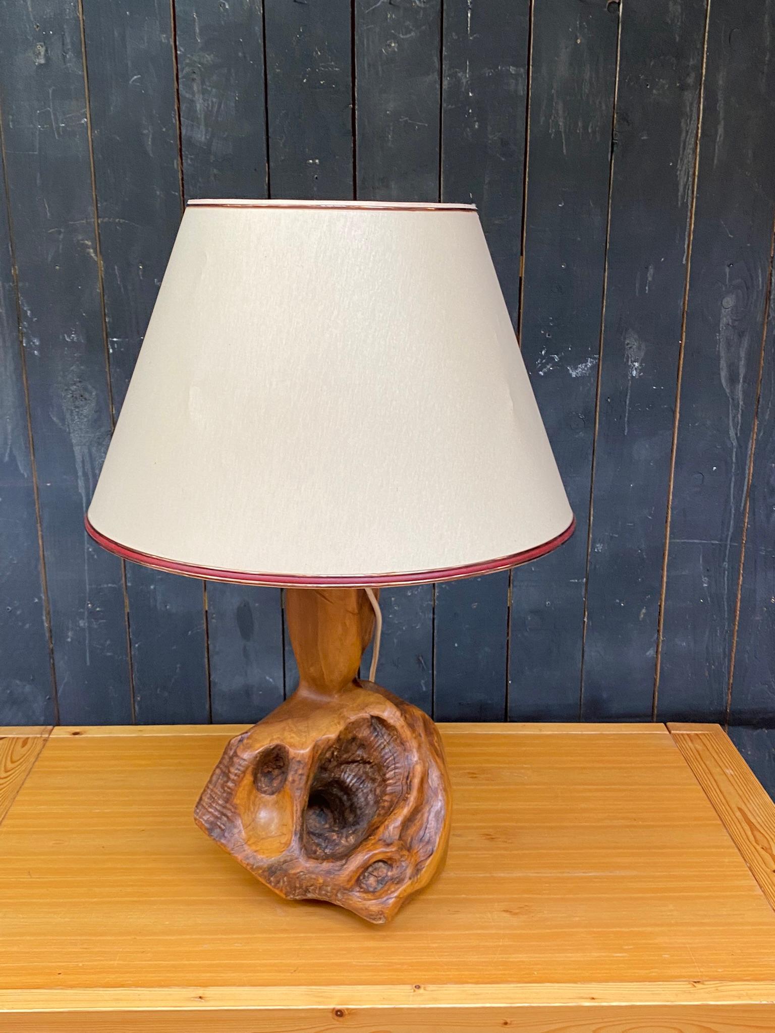 Organic Modern organic lamp in solid wood, direct carving, circa 1970 For Sale
