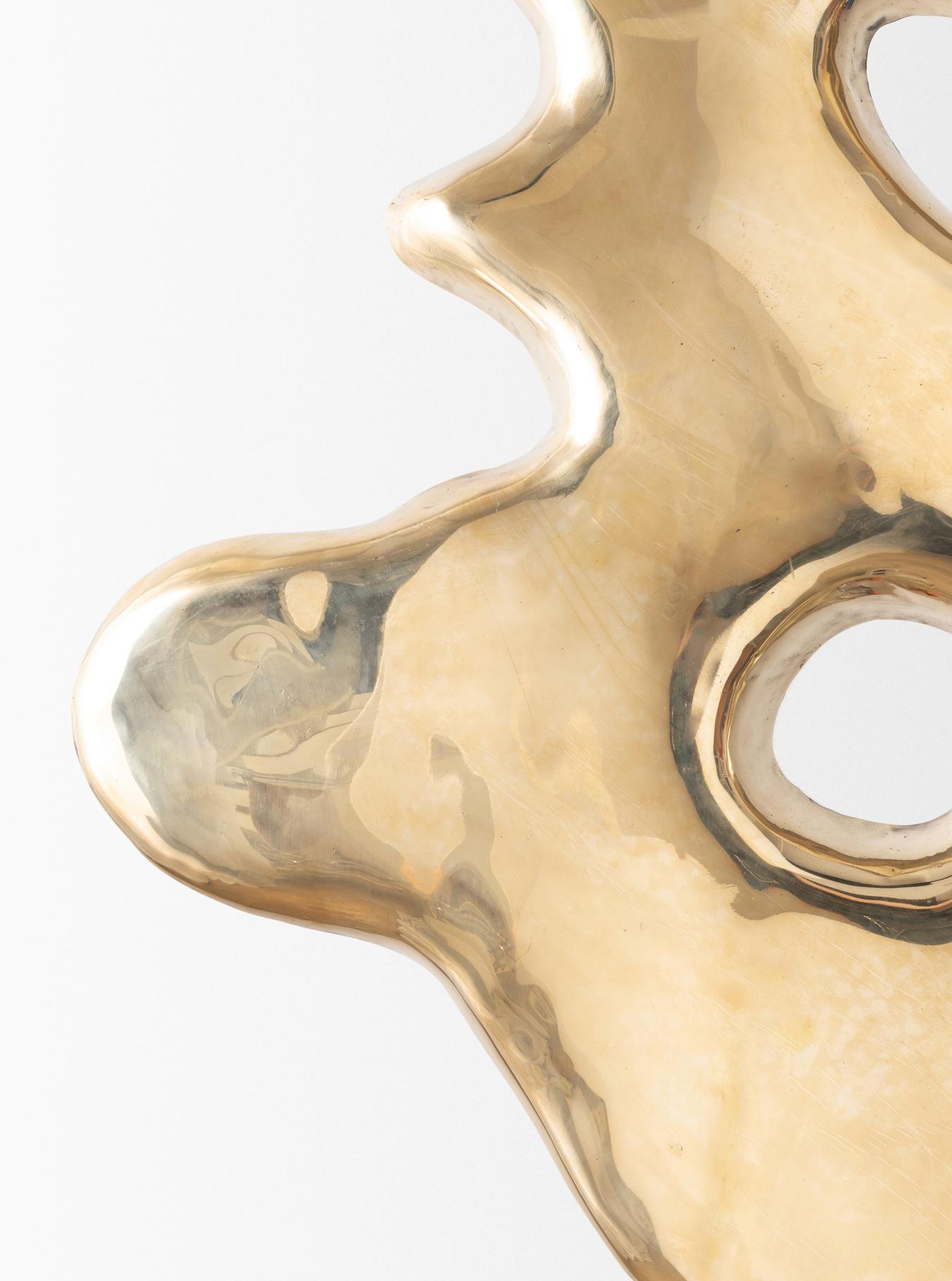 Specchio organico a goccia grande in ottone fuso lucido in vendita 1