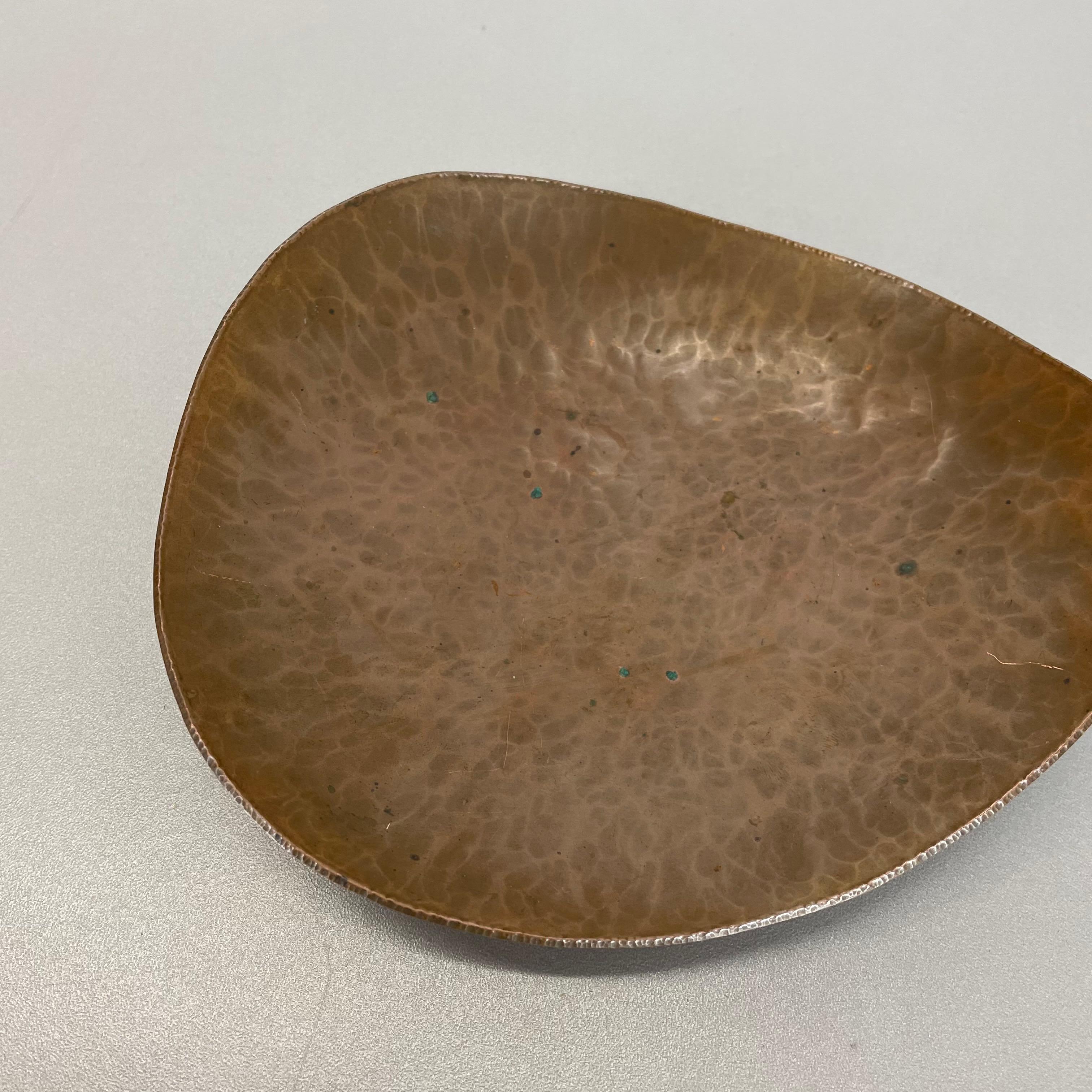 Organic Leaf Copper Plate Desk Element Auböck Hagenauer Era, Austria, 1950s In Good Condition For Sale In Kirchlengern, DE