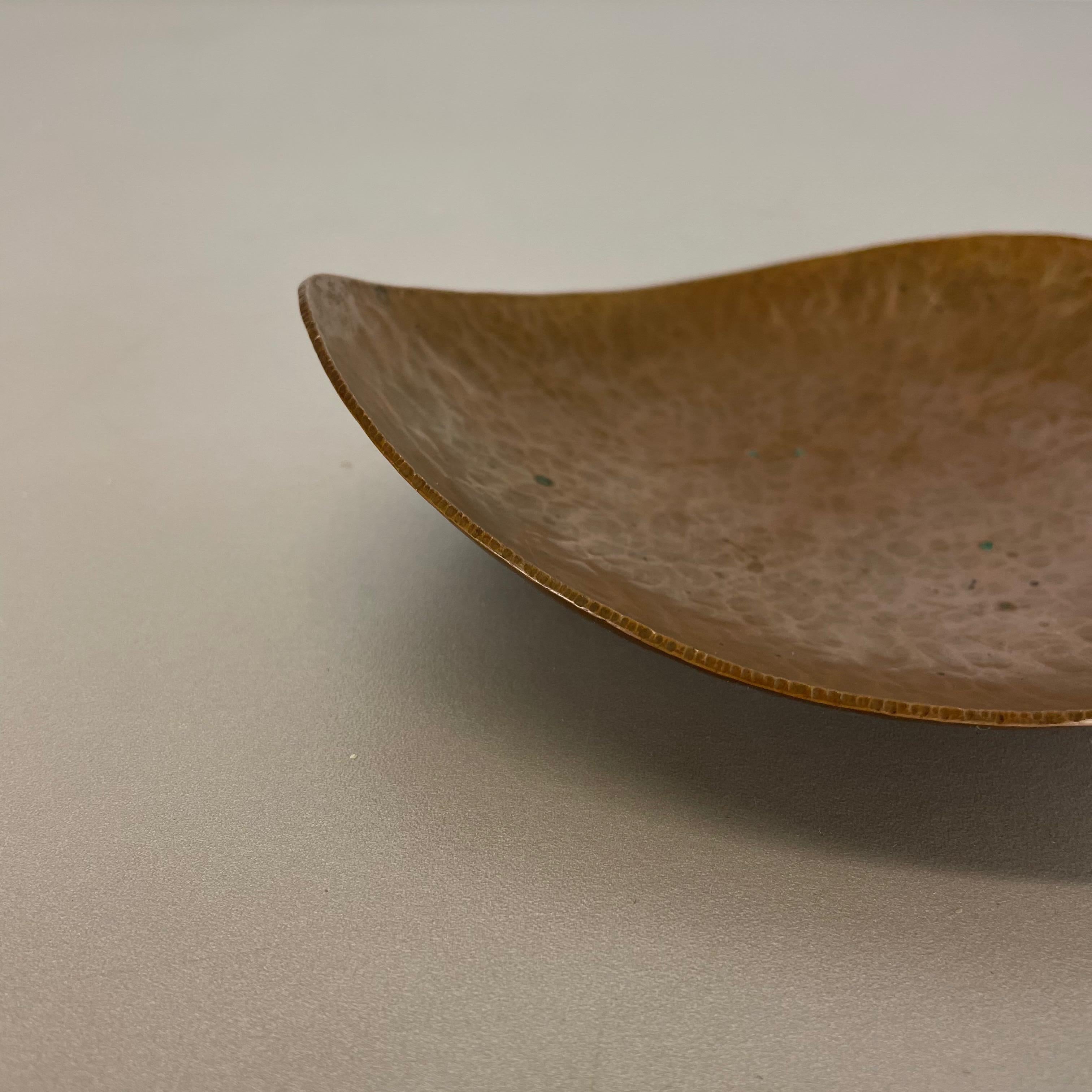 Organic Leaf Copper Plate Desk Element Auböck Hagenauer Era, Austria, 1950s For Sale 2