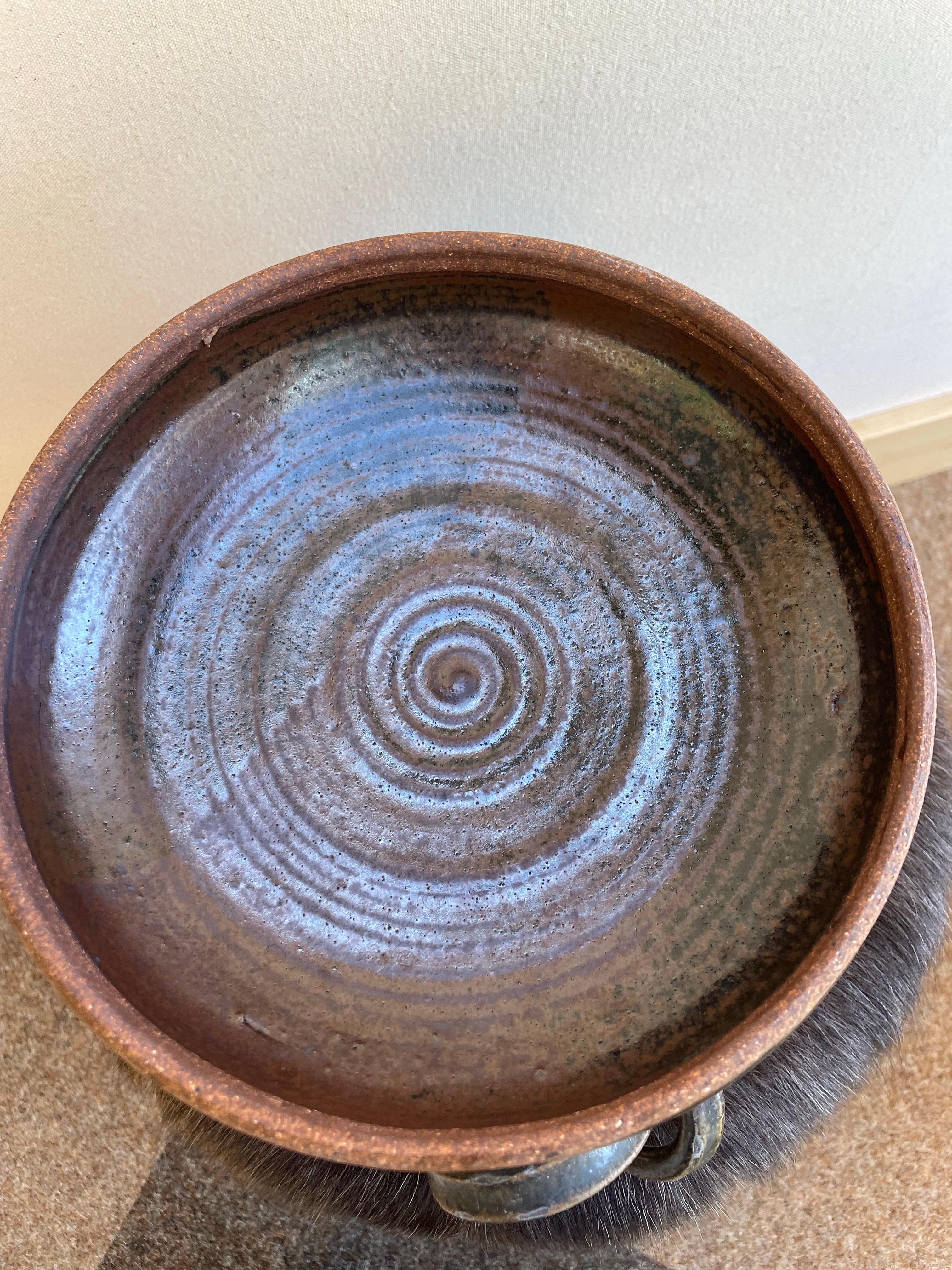 Vase en grès à couvercle organique avec poignées sculpturales et glaçure texturée Bon état - En vente à Northport, MI