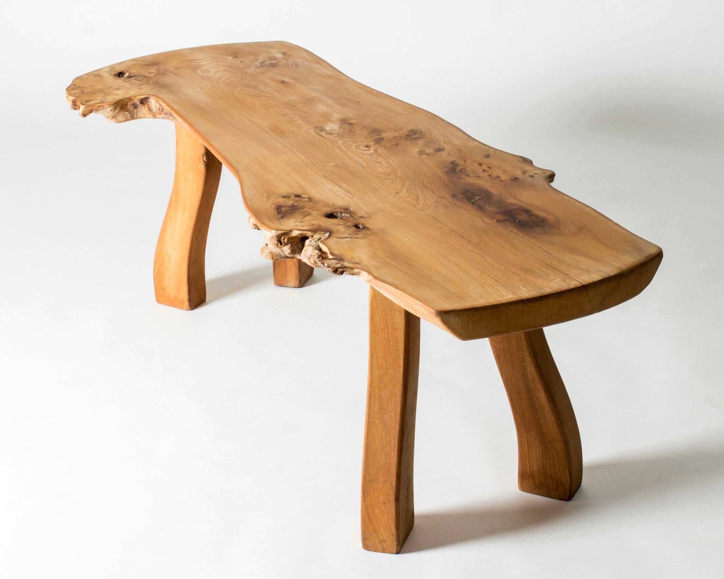 Couchtisch aus Ulmenholz mit organischem, naturbelassenem Rand von Carl-Axel Beijbom, Schweden, 1967 (Schwedisch) im Angebot