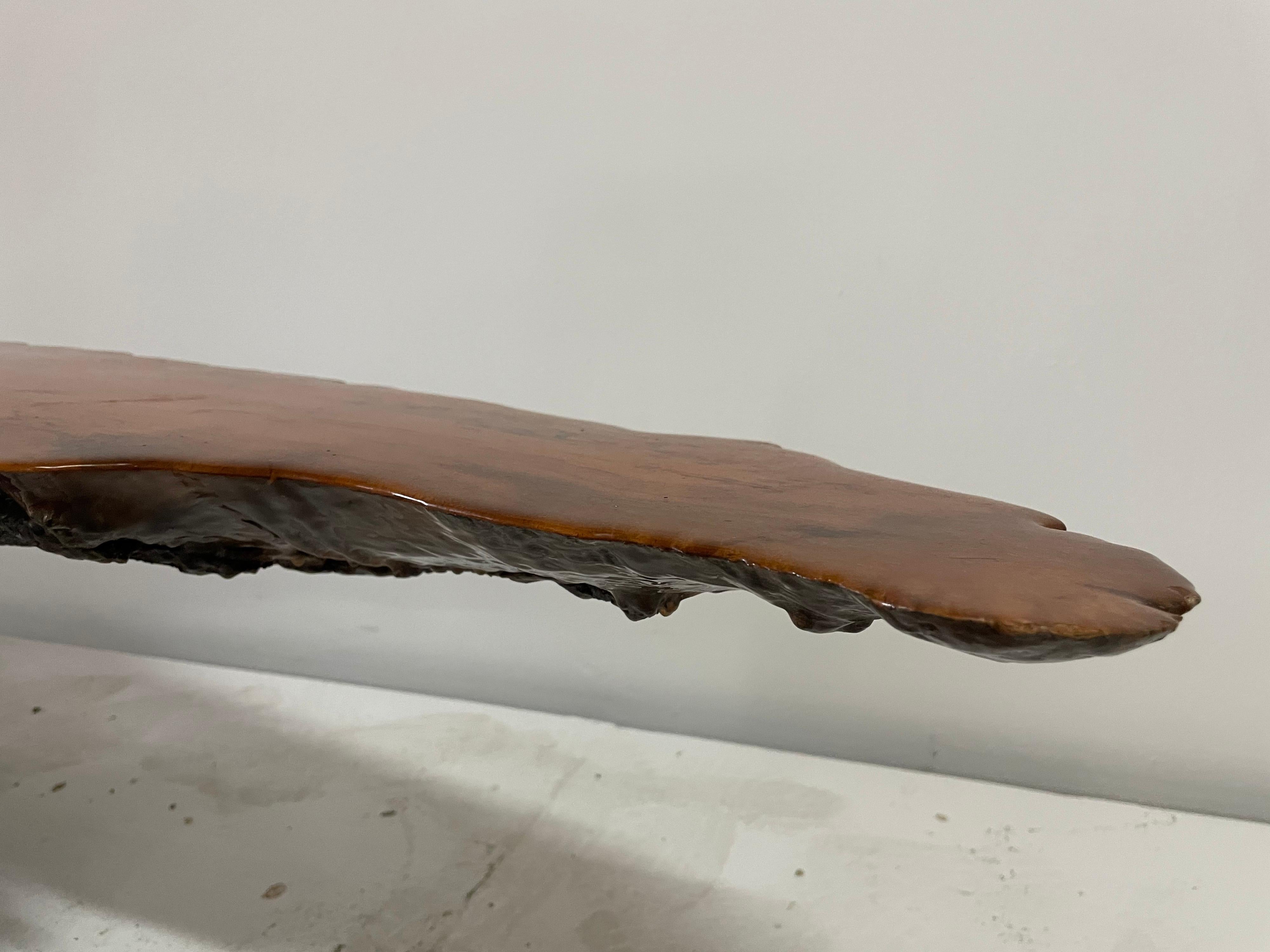 Table basse en bois de cyprès laqué organique à bord vif en vente 6