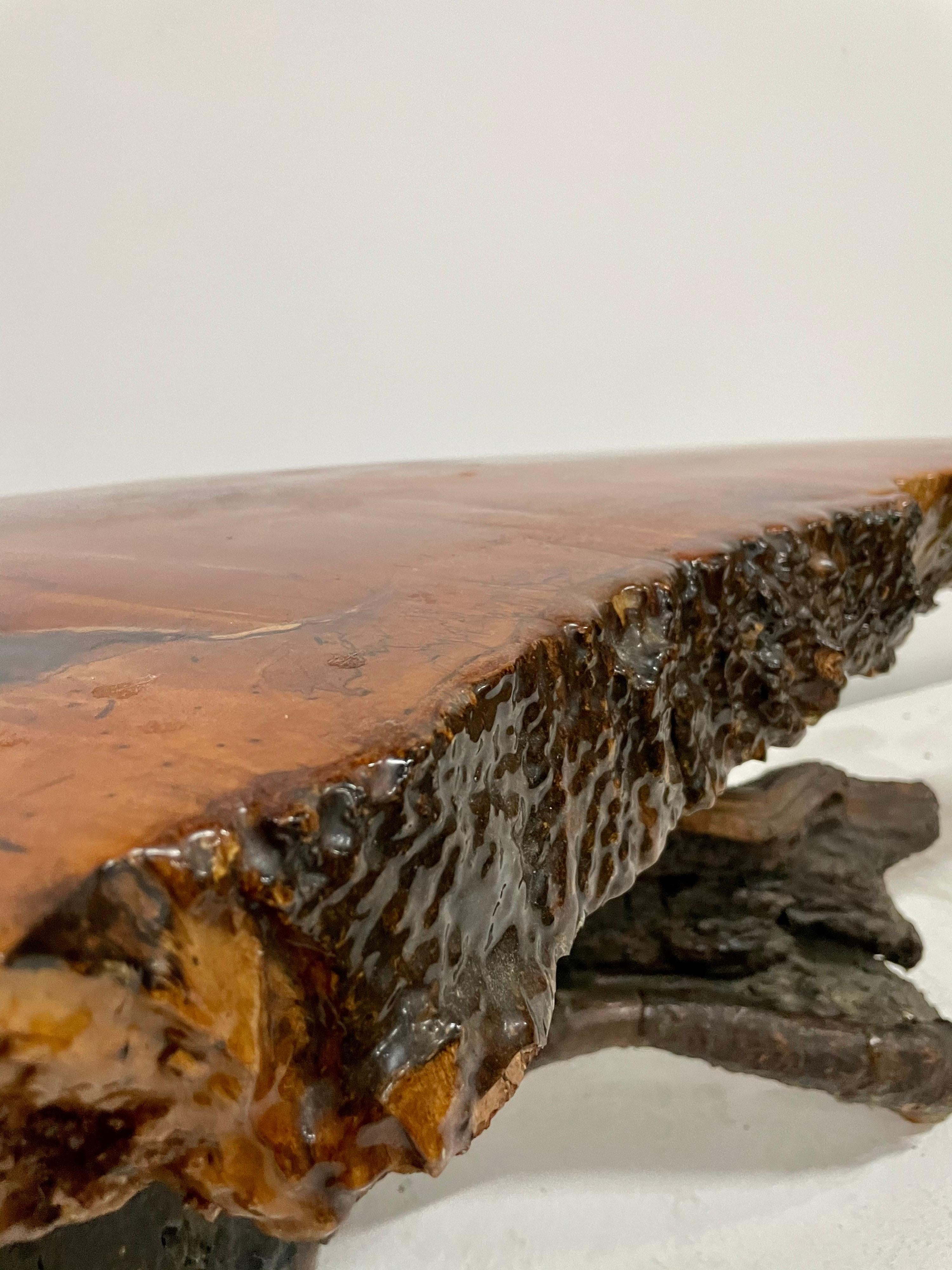 Américain Table basse en bois de cyprès laqué organique à bord vif en vente