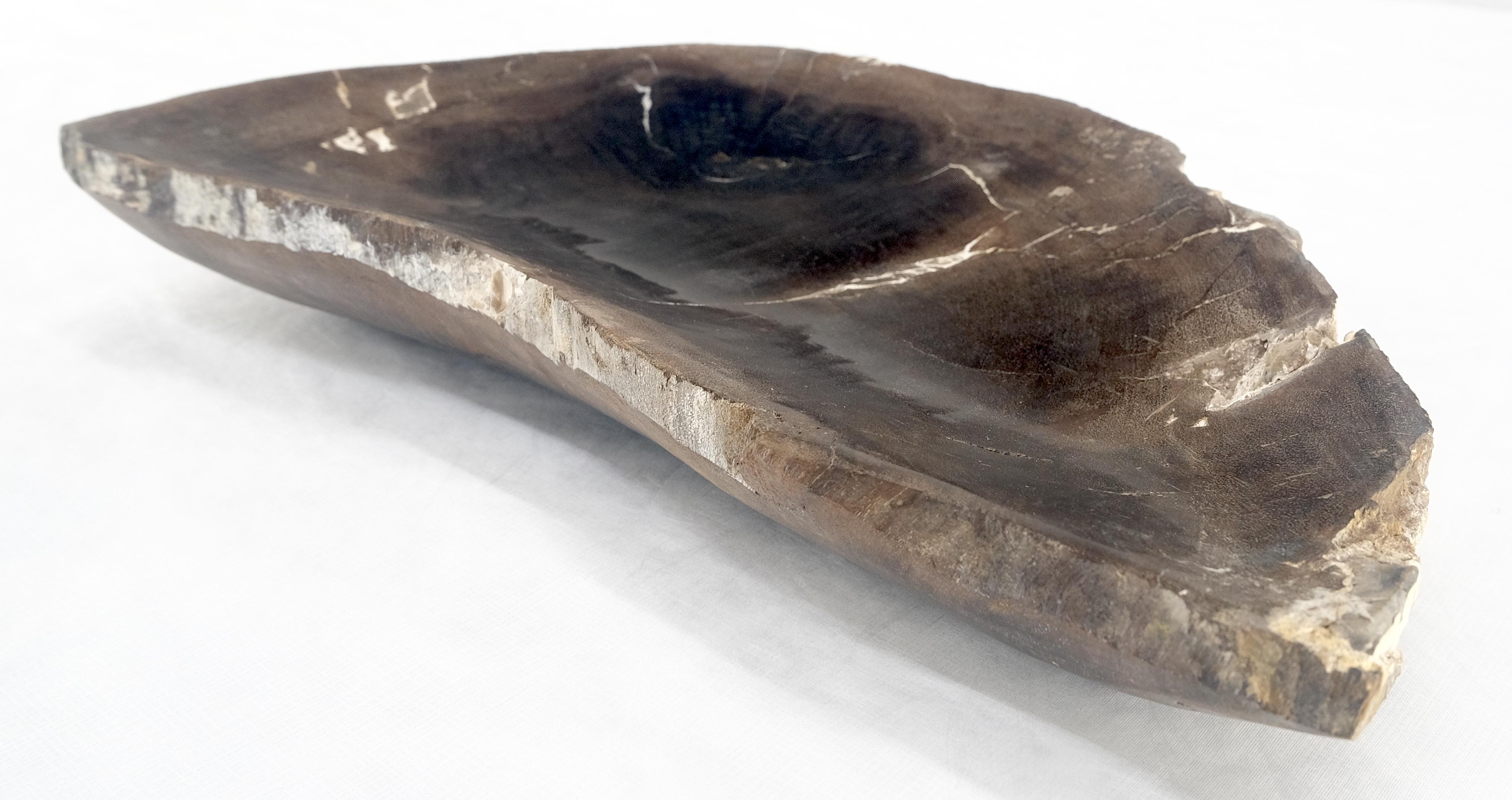 Organic Liver Shape Black & Tan Petrified Wood Tray Bowl Dish Plate Ashtray MINT In Excellent Condition For Sale In Rockaway, NJ