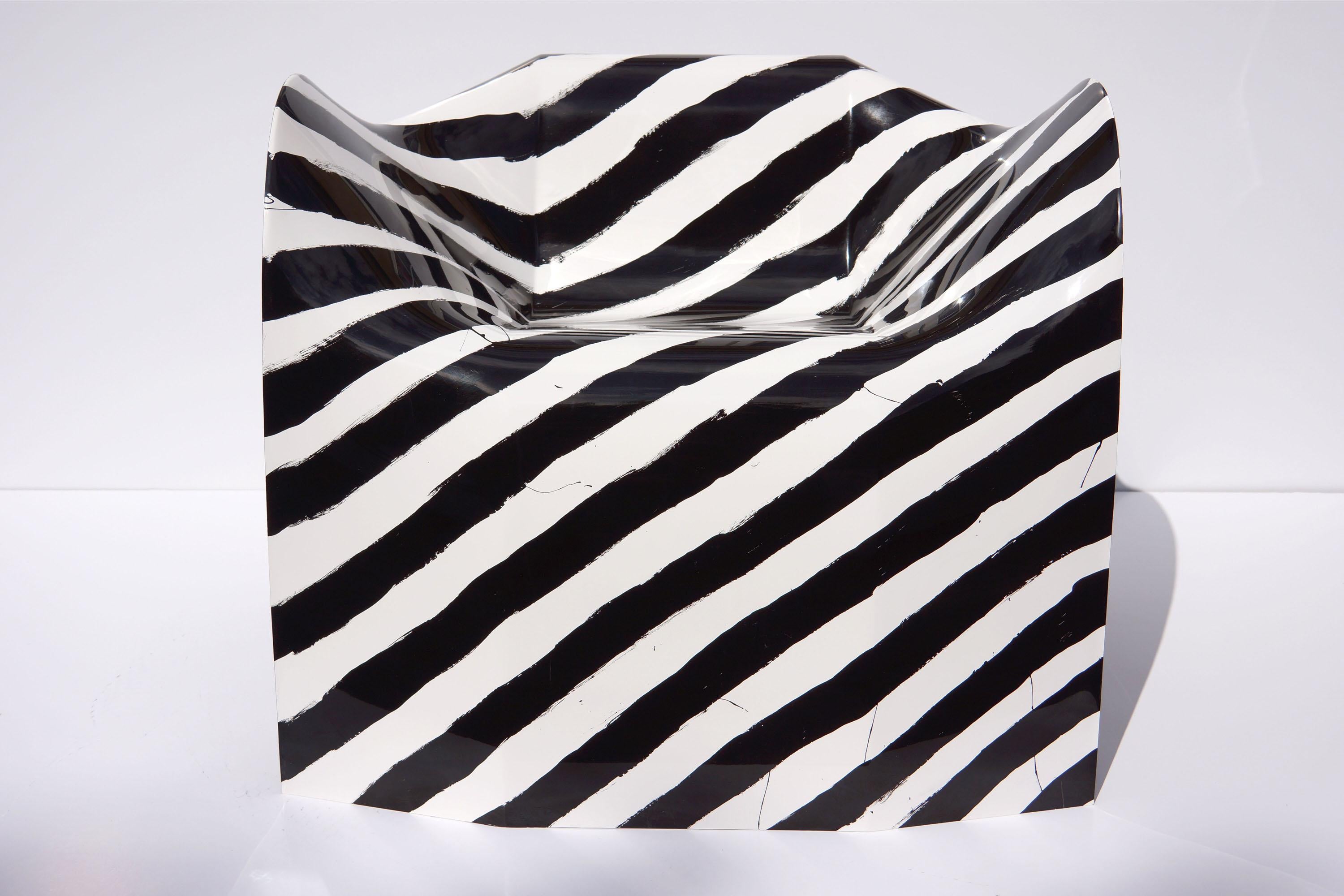 Sedia Organic Loop Stripes in composito di fibra di vetro dipinta a mano di Julian Mayor in vendita 4