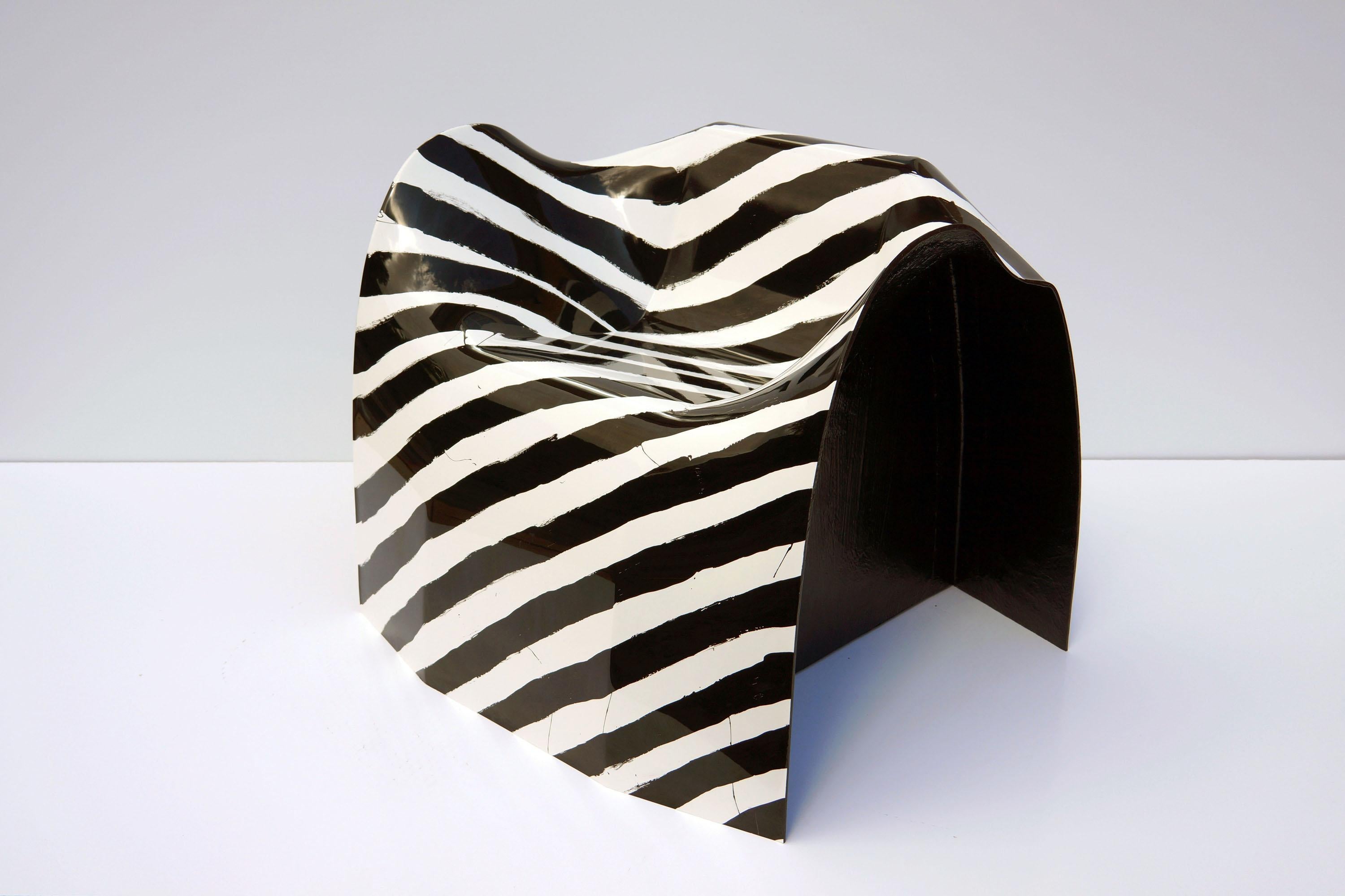 Sedia Organic Loop Stripes in composito di fibra di vetro dipinta a mano di Julian Mayor in vendita 5