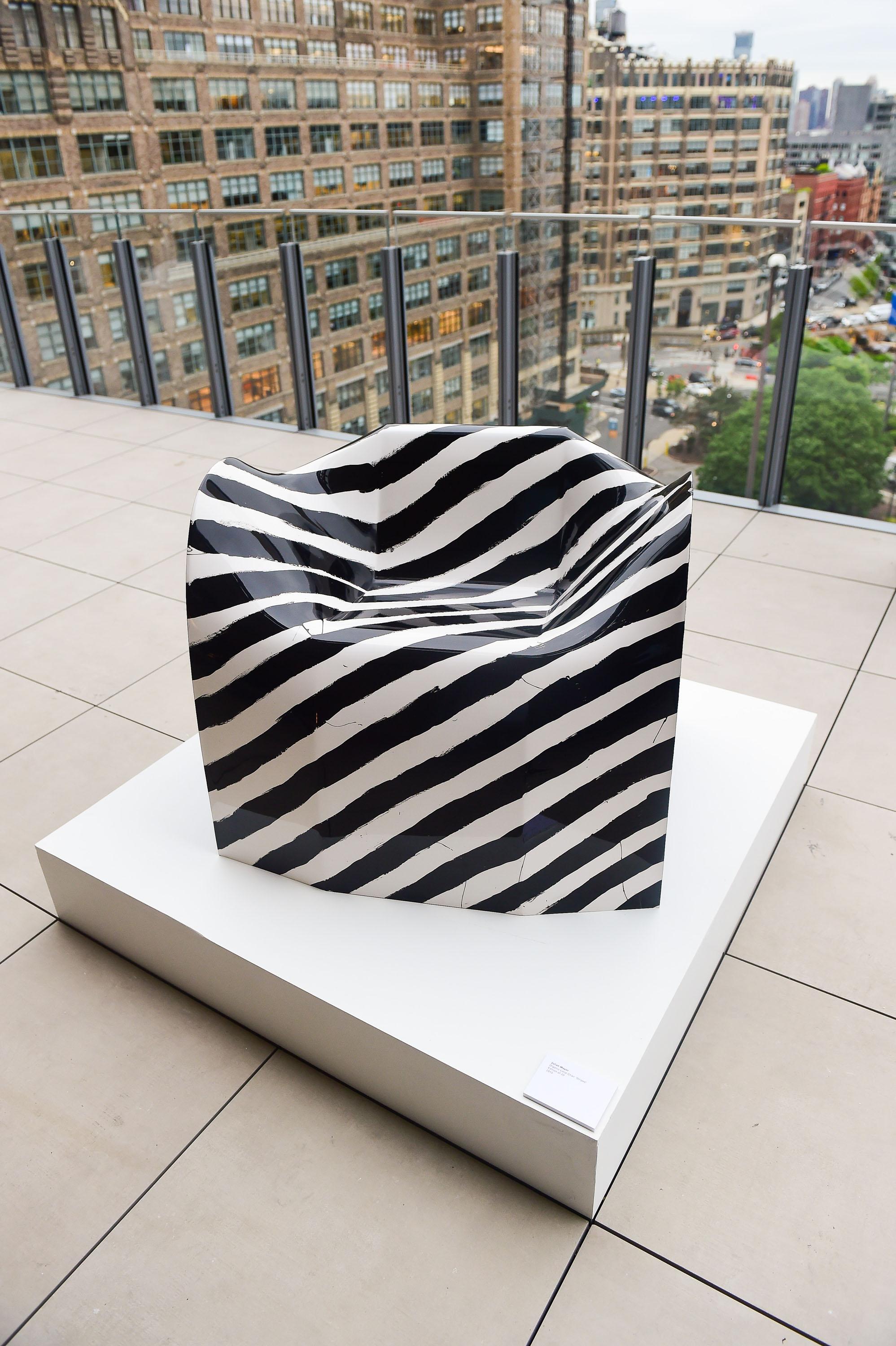 Sedia Organic Loop Stripes in composito di fibra di vetro dipinta a mano di Julian Mayor in vendita 7
