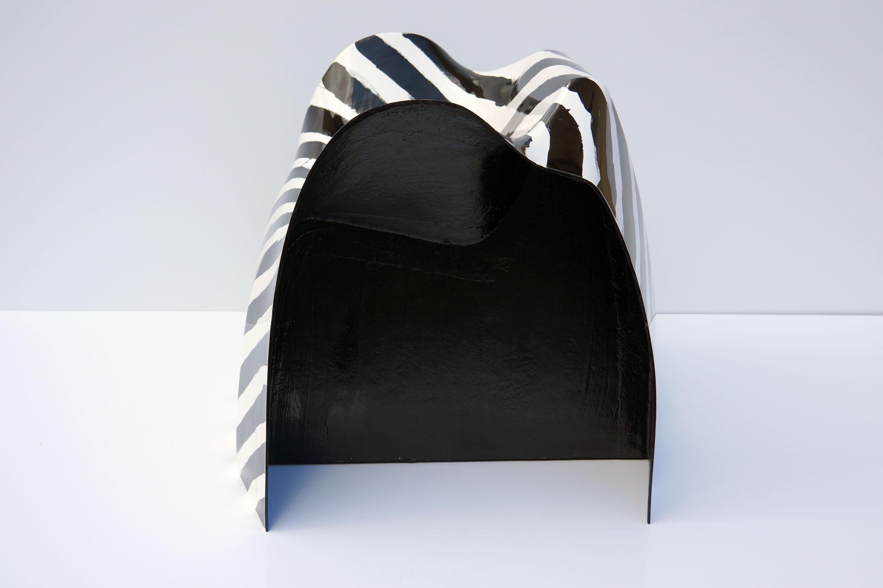 Sedia Organic Loop Stripes in composito di fibra di vetro dipinta a mano di Julian Mayor In condizioni Nuovo in vendita a Geneve, CH