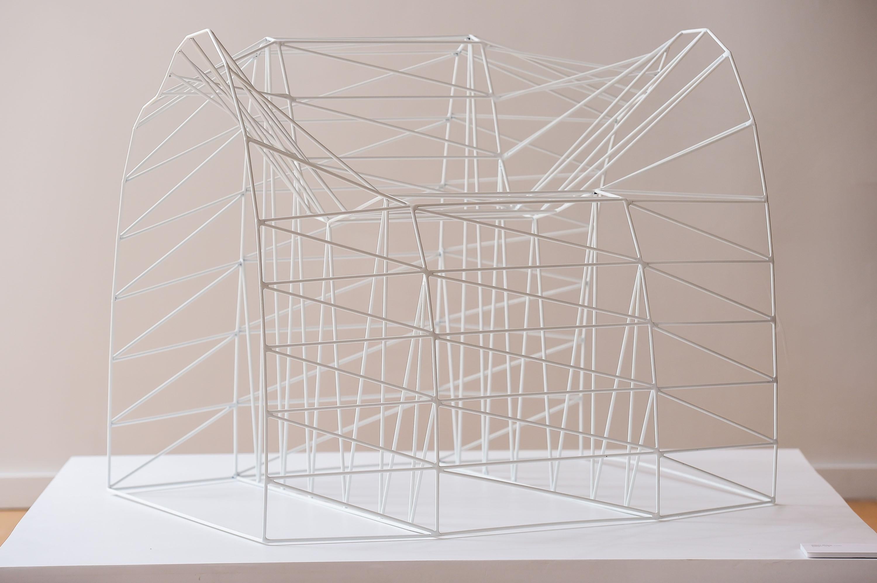 Sedia Organic Loop Wireframe in acciaio inox verniciato a polvere di Julian Mayor
Edizione limitata di 5 pezzi.
Dimensioni: P 73 x L 83 x H 70 cm. 
Materiali: Acciaio inossidabile verniciato a polvere.

Julian Mayor è un artista e designer