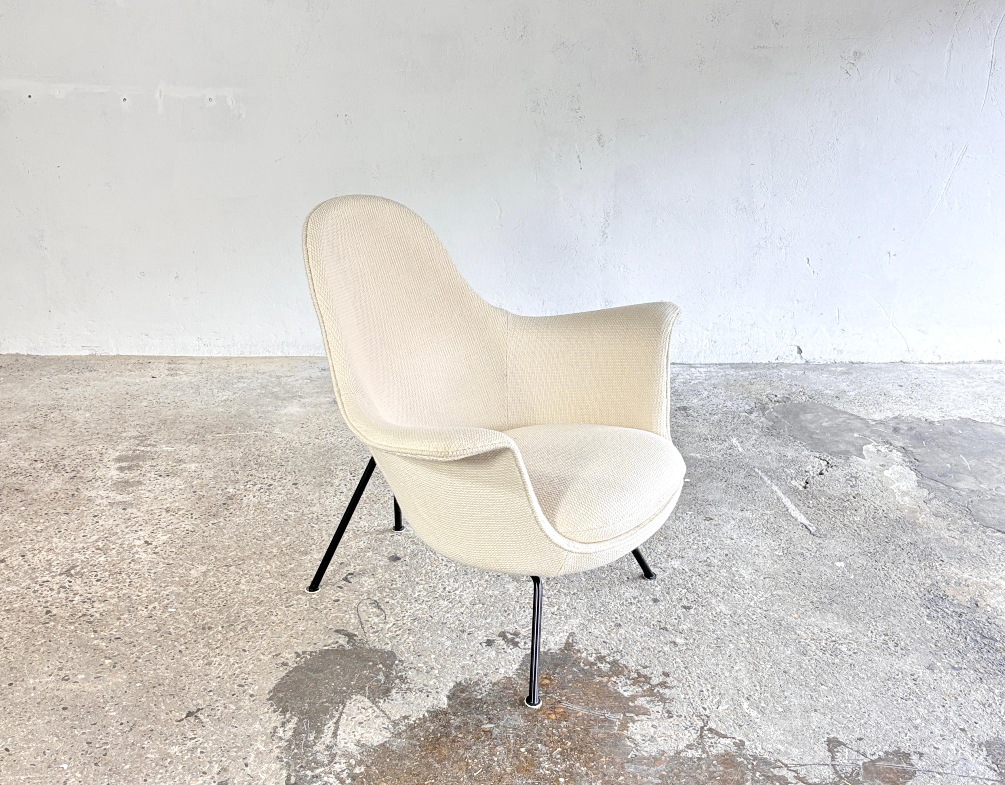 Sitwell lounge chair designed by Hans Bellman for Strässle Söhne & Co, ca. 1950.

This lounge chair with it‘s elegant organic shape is designed by Hans Bellman for Strässle Söhne & Co in the early 1950s. 

Bellmann was one of the first designers in