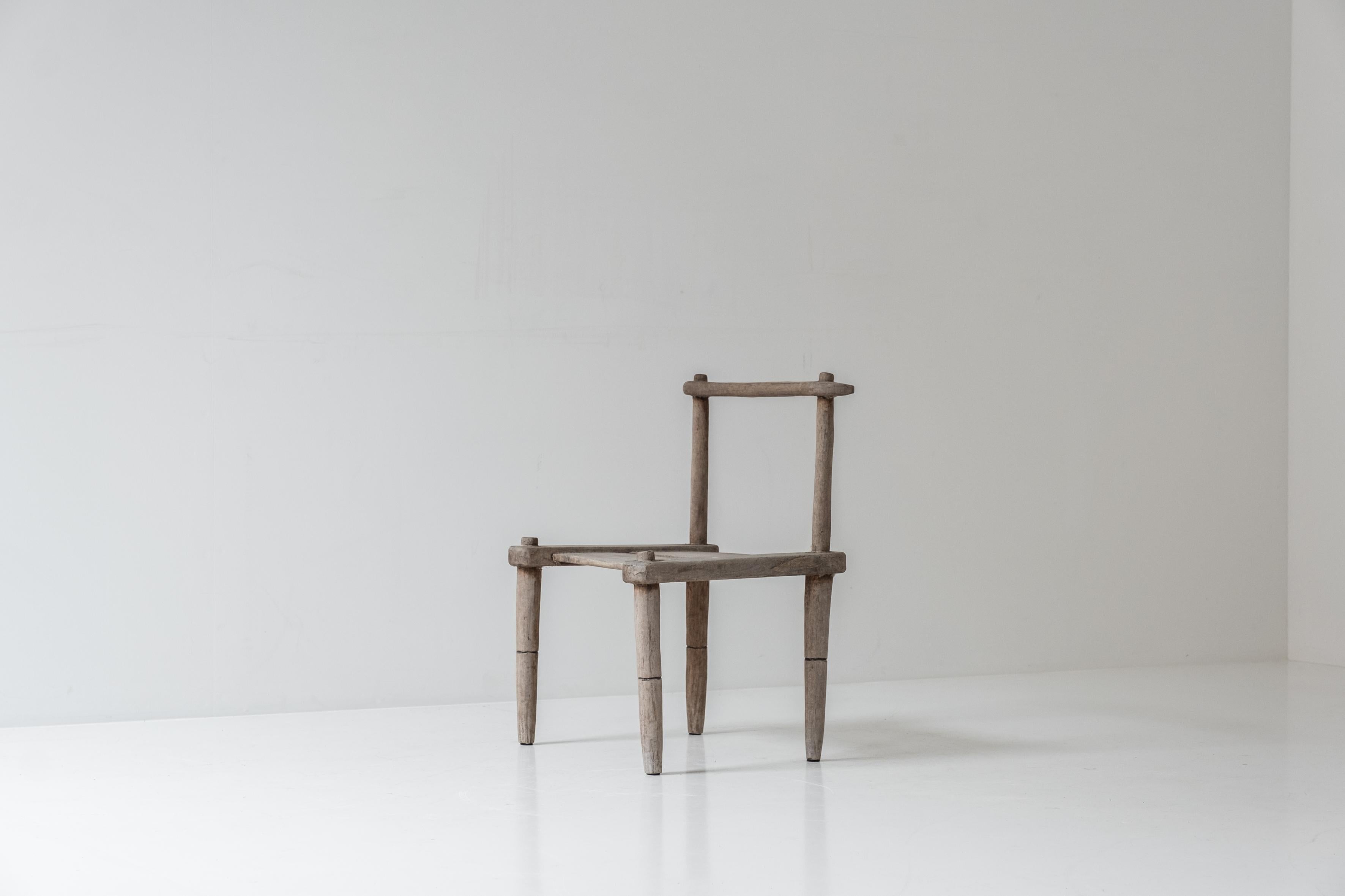 Organische niedrige Stühle, entworfen und handgefertigt in den 1950er Jahren. (Arts and Crafts) im Angebot