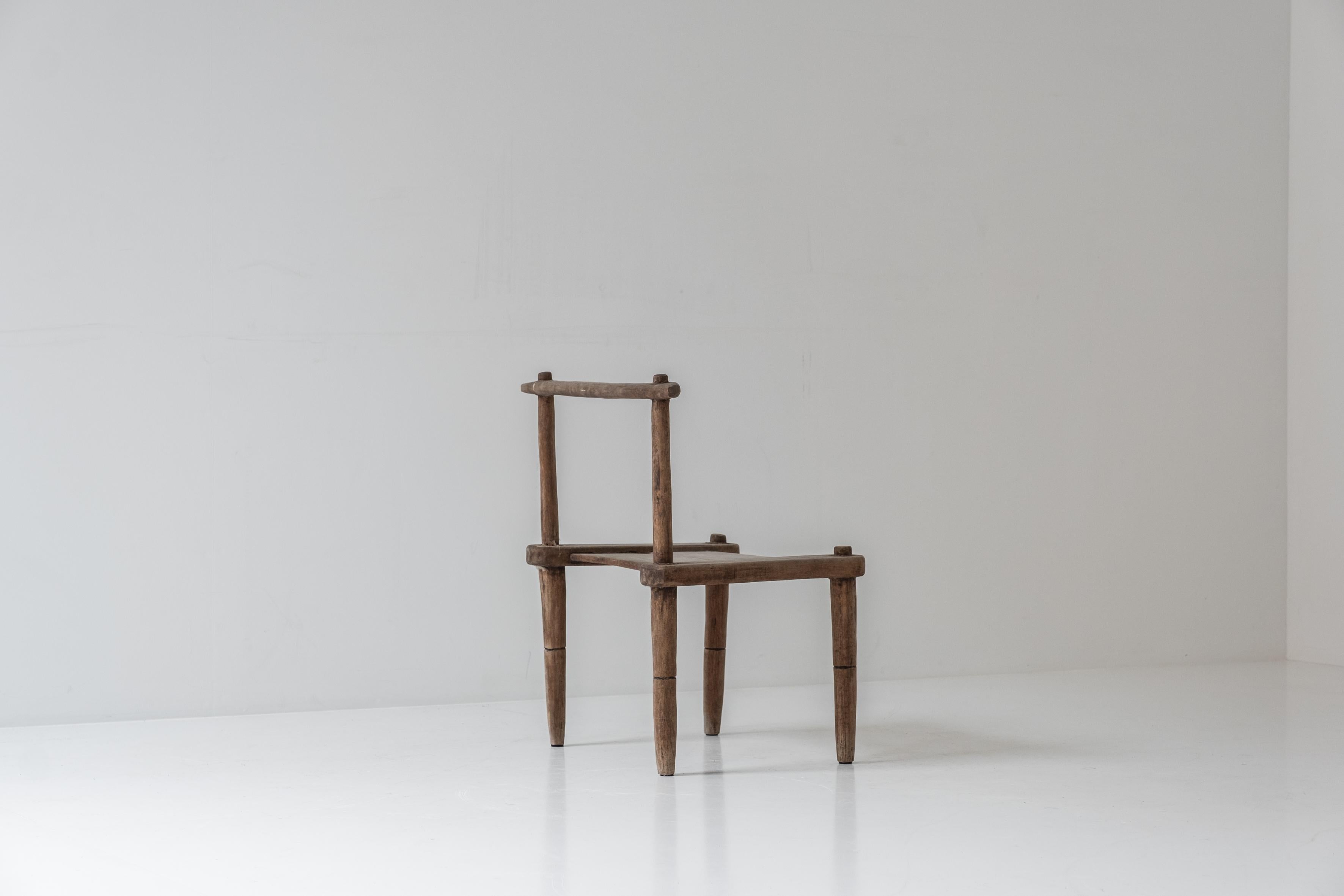 Organische niedrige Stühle, entworfen und handgefertigt in den 1950er Jahren. im Zustand „Gut“ im Angebot in Antwerp, BE