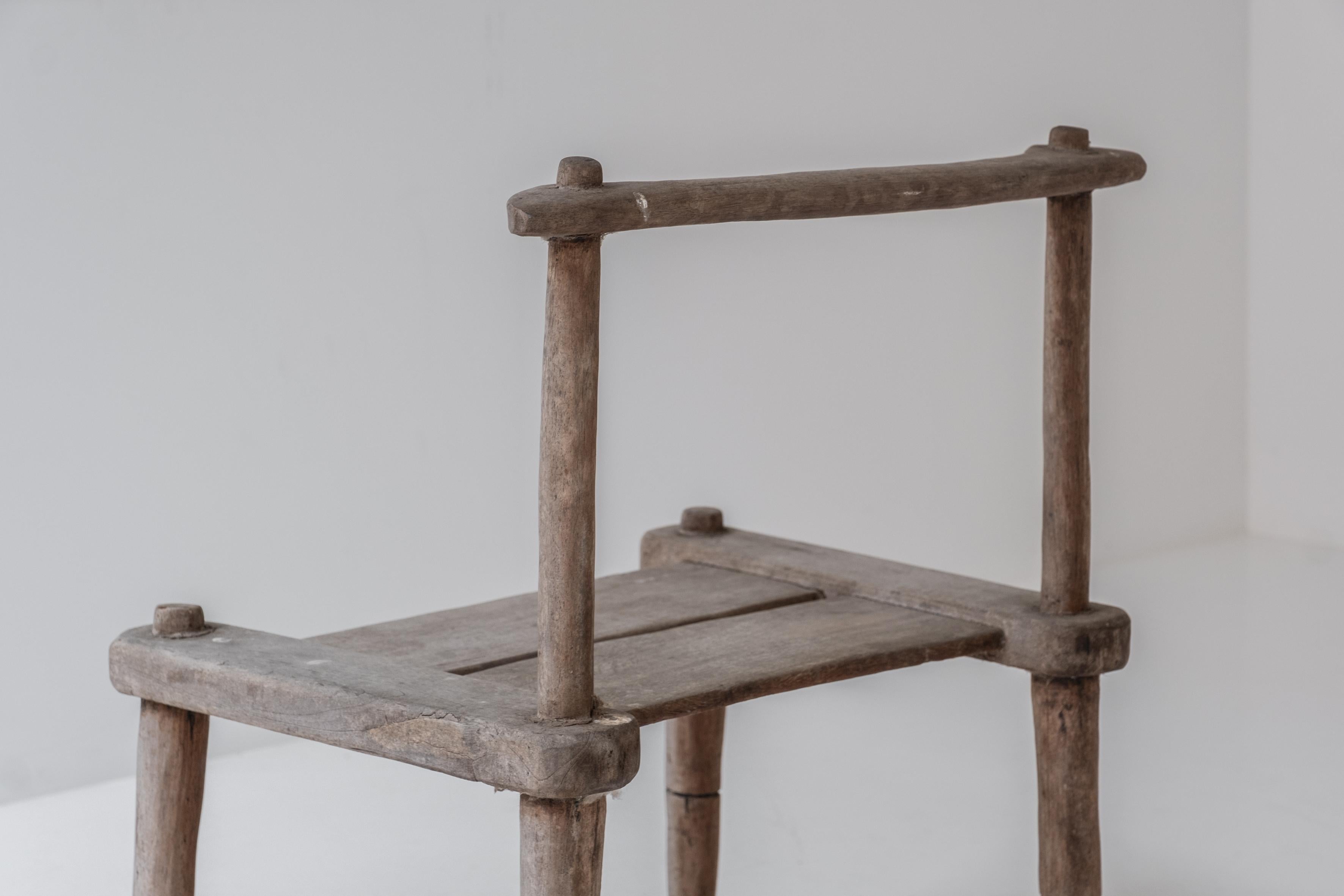 Organische niedrige Stühle, entworfen und handgefertigt in den 1950er Jahren. (Ulmenholz) im Angebot