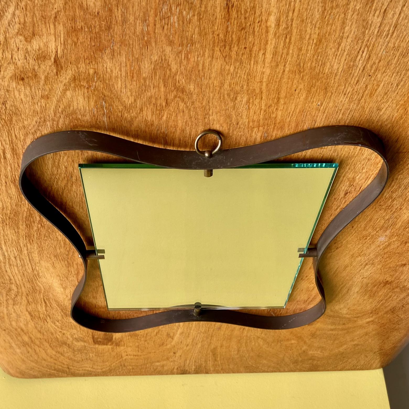 Miroir organique en laiton du milieu du siècle, Fontana Arte, Italie, années 1950 en vente 1