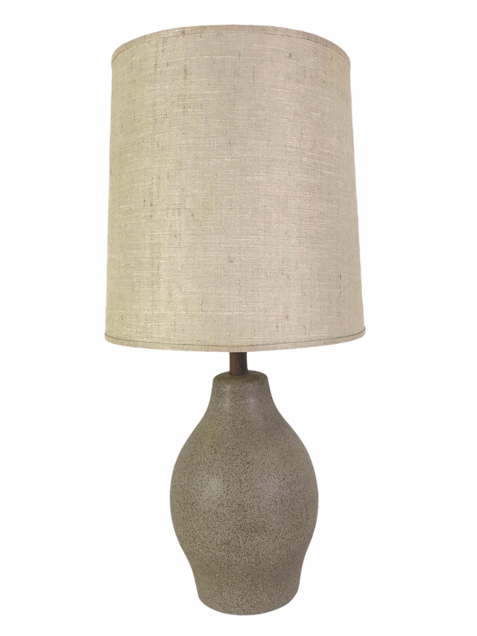 Jane & Gordon Martz for Marshall Studios Mid-Century Modern pottery table lamp. With a warm and organic speckled brown glaze over light green colored underglaze and bulbous shaped body, this great table lamp is a delight. Featuring a walnut neck and