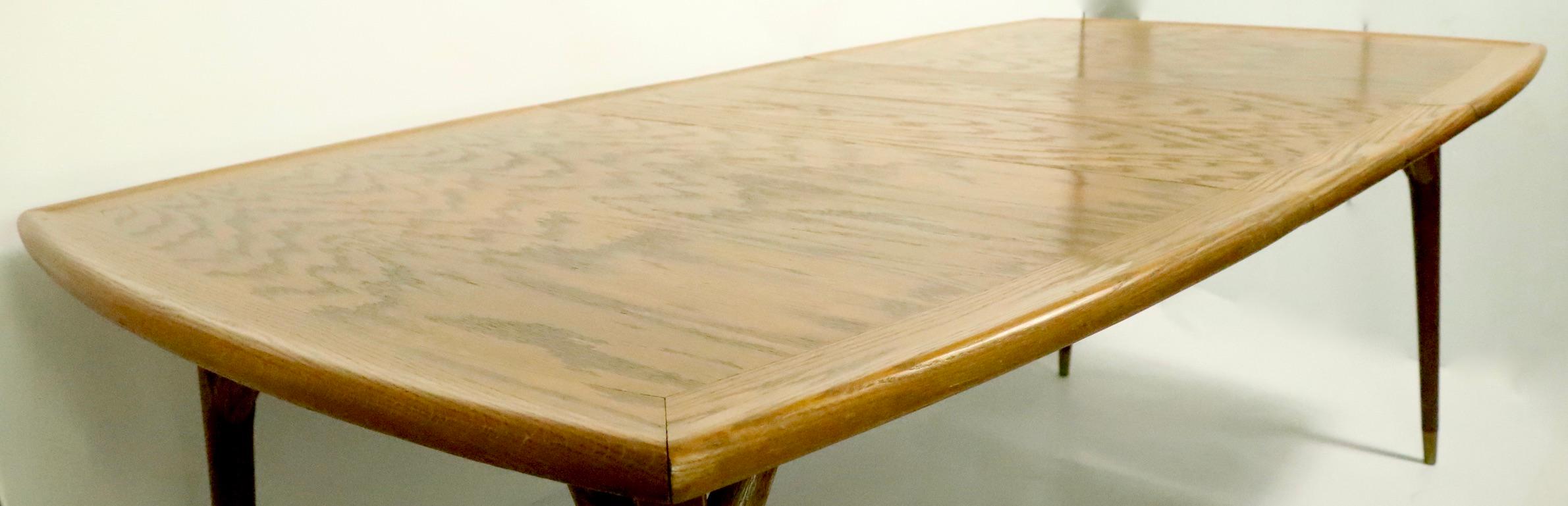 Orgánico de mediados de siglo  Mesa de comedor de roble de Jack Van der Molen para Jamestown en venta 3