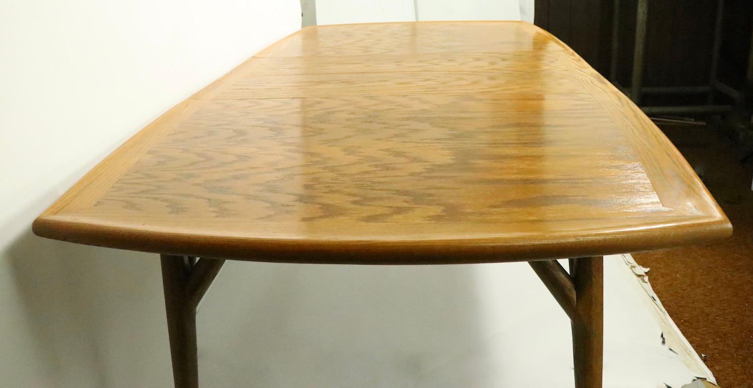 Orgánico de mediados de siglo  Mesa de comedor de roble de Jack Van der Molen para Jamestown en venta 5