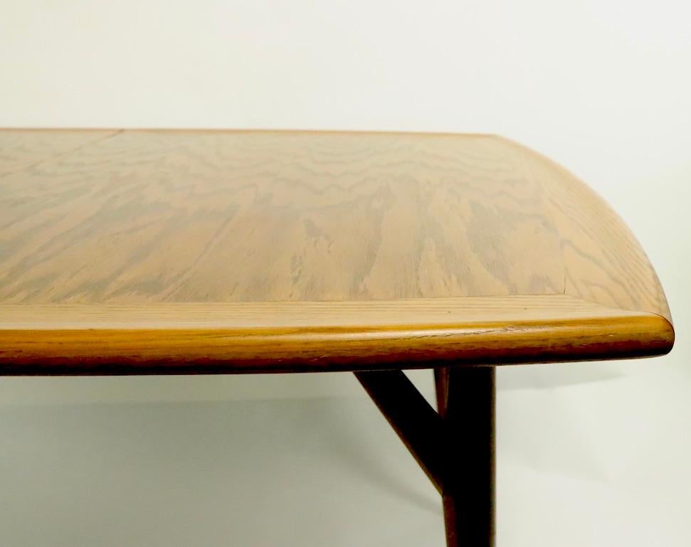 Orgánico de mediados de siglo  Mesa de comedor de roble de Jack Van der Molen para Jamestown Estadounidense en venta