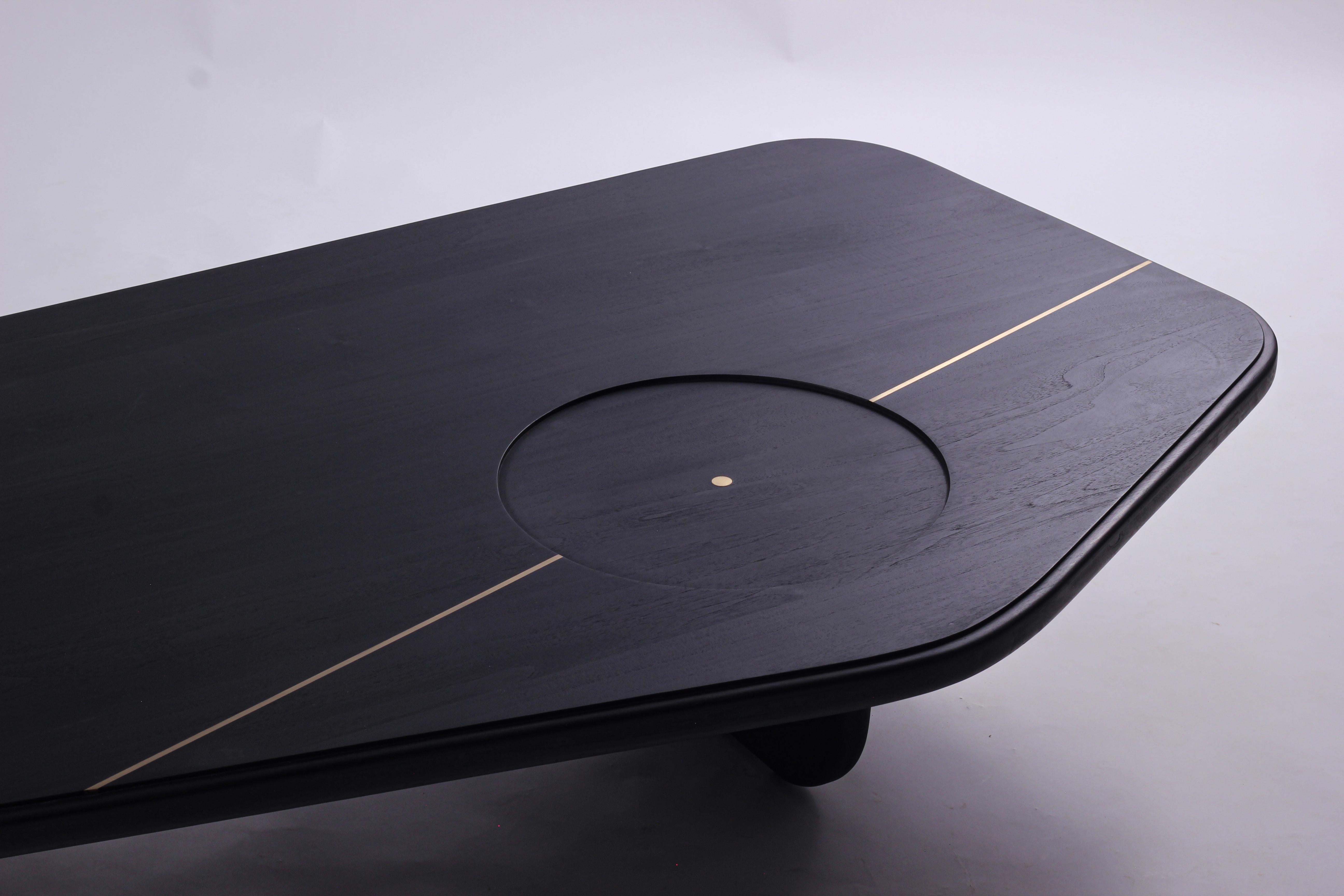 Organic Minimal Handcrafted Solid Wood Oak Black Coffee Table with Brass Inlay In New Condition For Sale In Hyderabad, TG