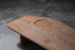 Minimal Modern Großer Couchtisch aus massivem Eichenholz mit Messingintarsien