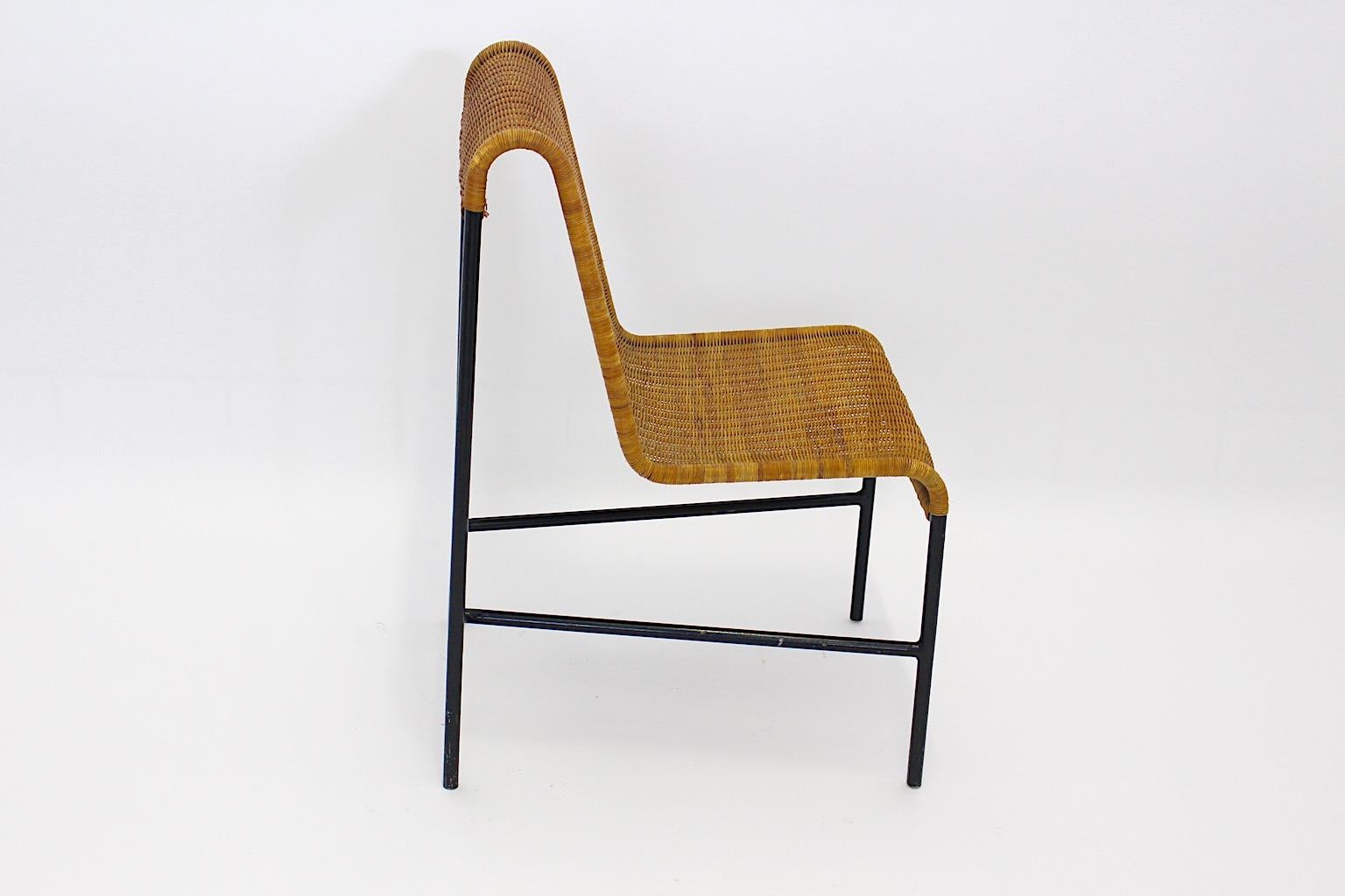 Organic Modern Mid Century Modern Vintage Stuhl oder Beistellstuhl aus schwarz lackiertem Stahlrohr und Korbgeflecht. von Harold Cohen und Davis Pratt, 1953 USA.
Dieser Stuhl oder Beistellstuhl ist ein wunderbares Beispiel für organisches modernes