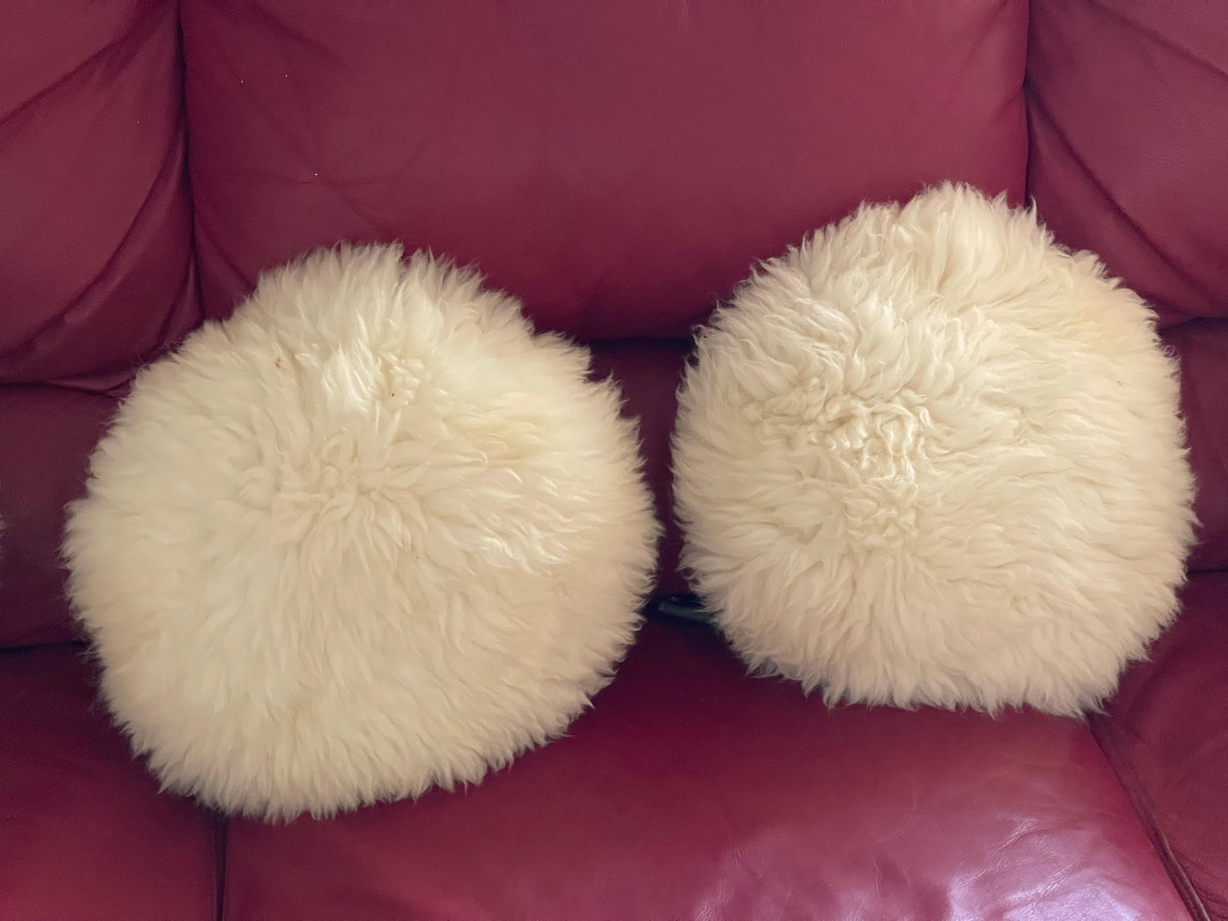 Organic Modern 5 S Lamb skin  Fur Round Pillows In Good Condition For Sale In Boca Raton, FL