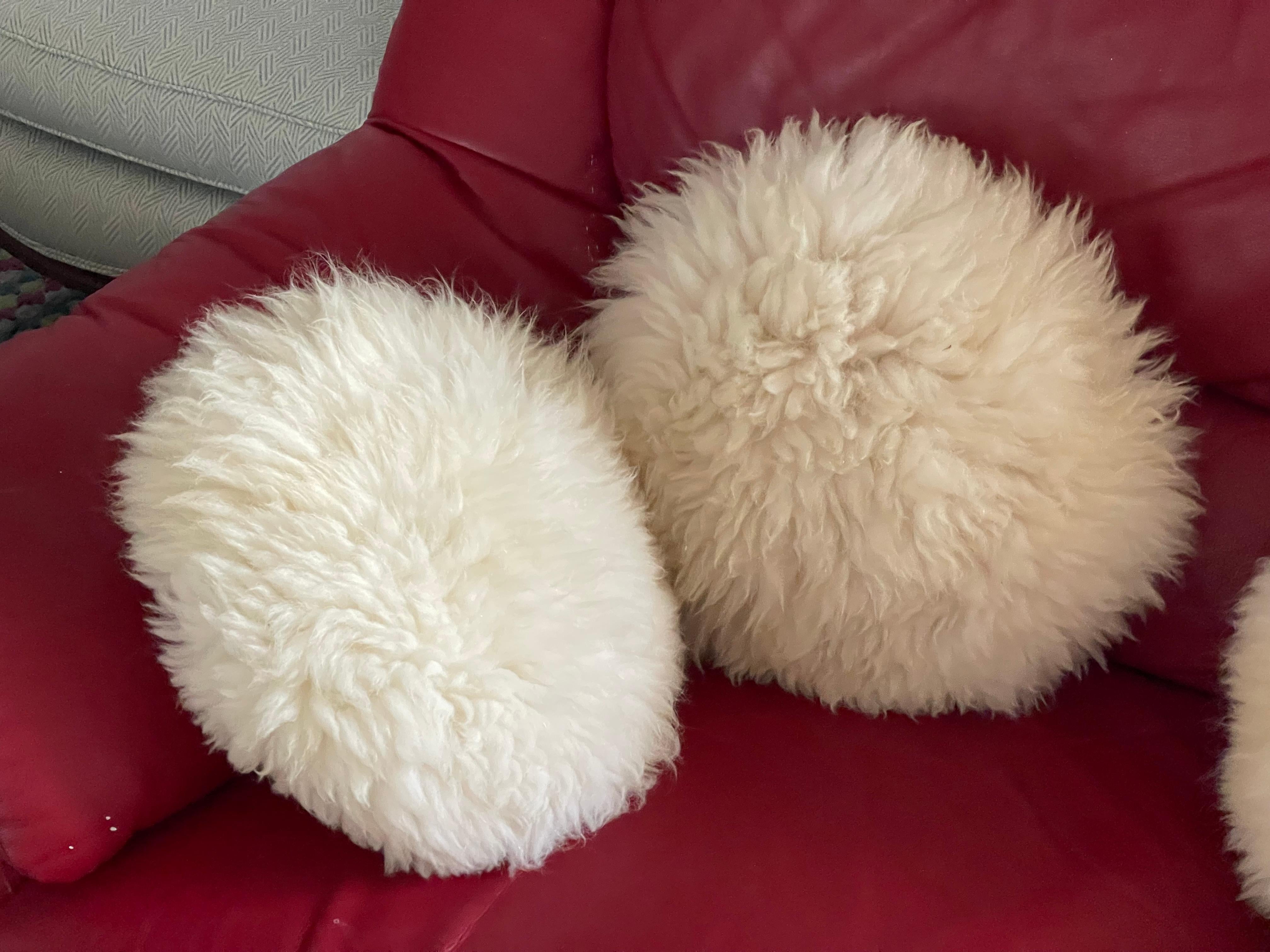 Late 20th Century Organic Modern 5 S Lamb skin  Fur Round Pillows For Sale