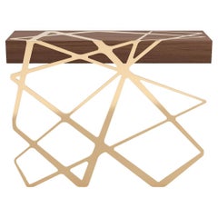 Consola moderna orgánica de madera de nogal y latón cepillado