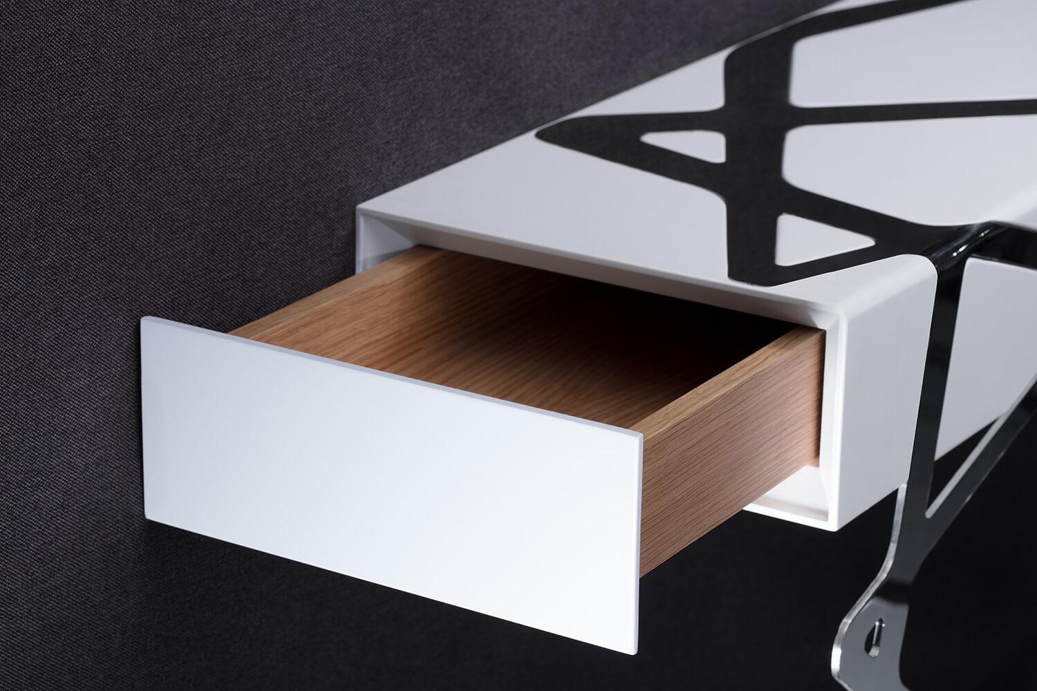 Organic Modern Accent Console Table White Lacquer and Polished Stainless Steel In Excellent Condition For Sale In Vila Nova Famalicão, PT
