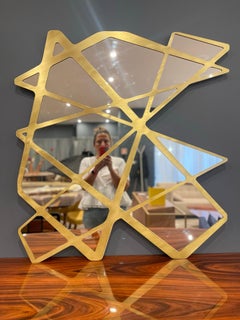 Organischer moderner Akzent-Wandspiegel aus gebürstetem Messing