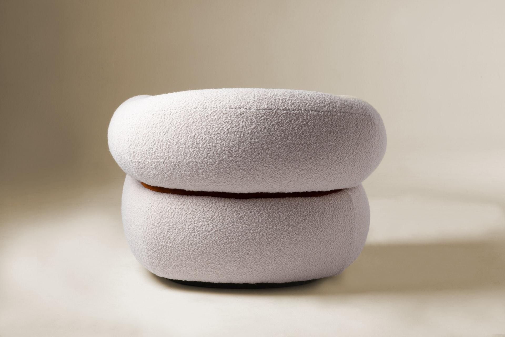 DOOQ Sillón tapizado orgánico moderno, suave y cómodo Malibú en COM Moderno de mediados de siglo en venta
