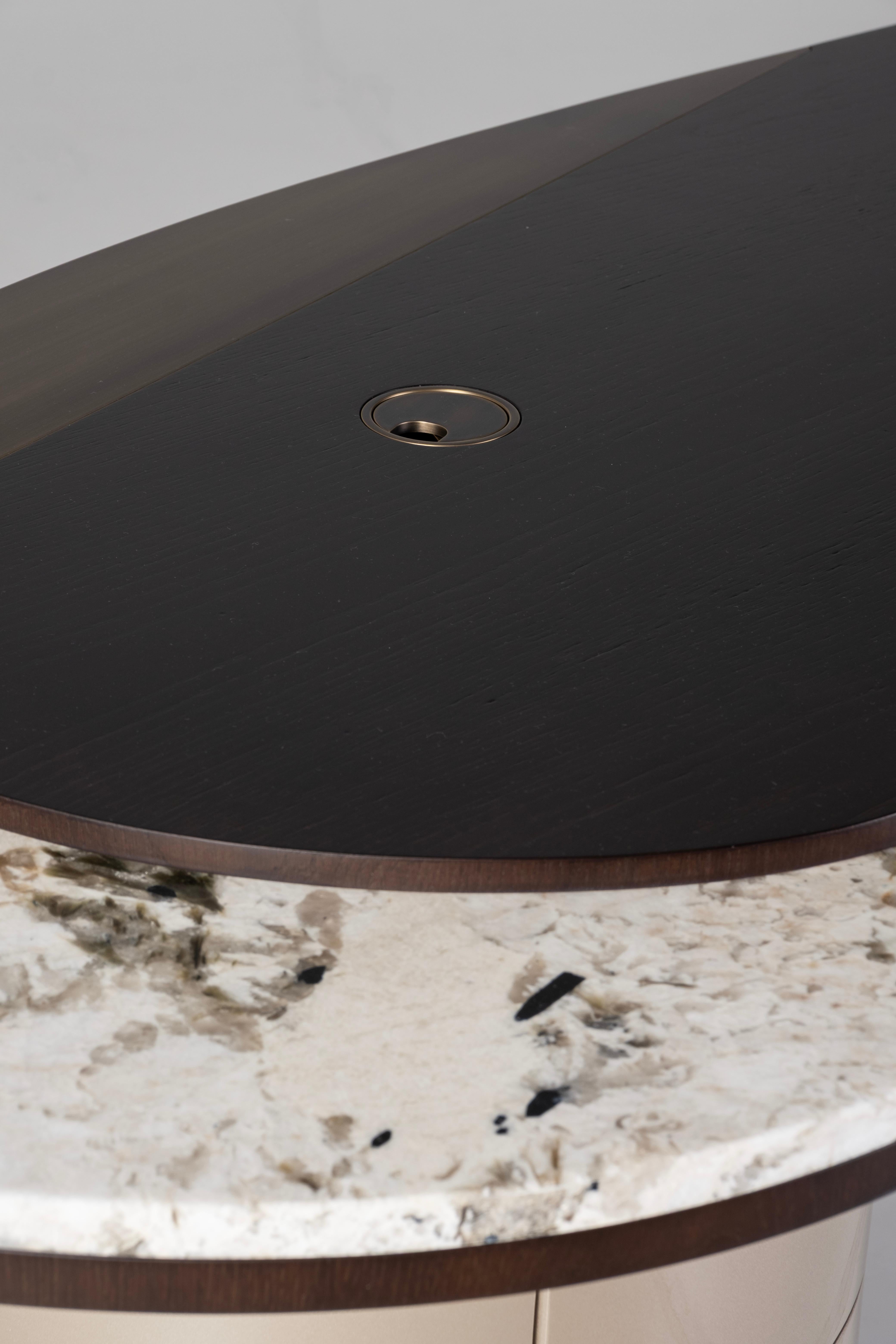Bureau The Moderns Modernity, Granit de Patagonie, Oak, Handmade Portugal Greenapple en vente 1