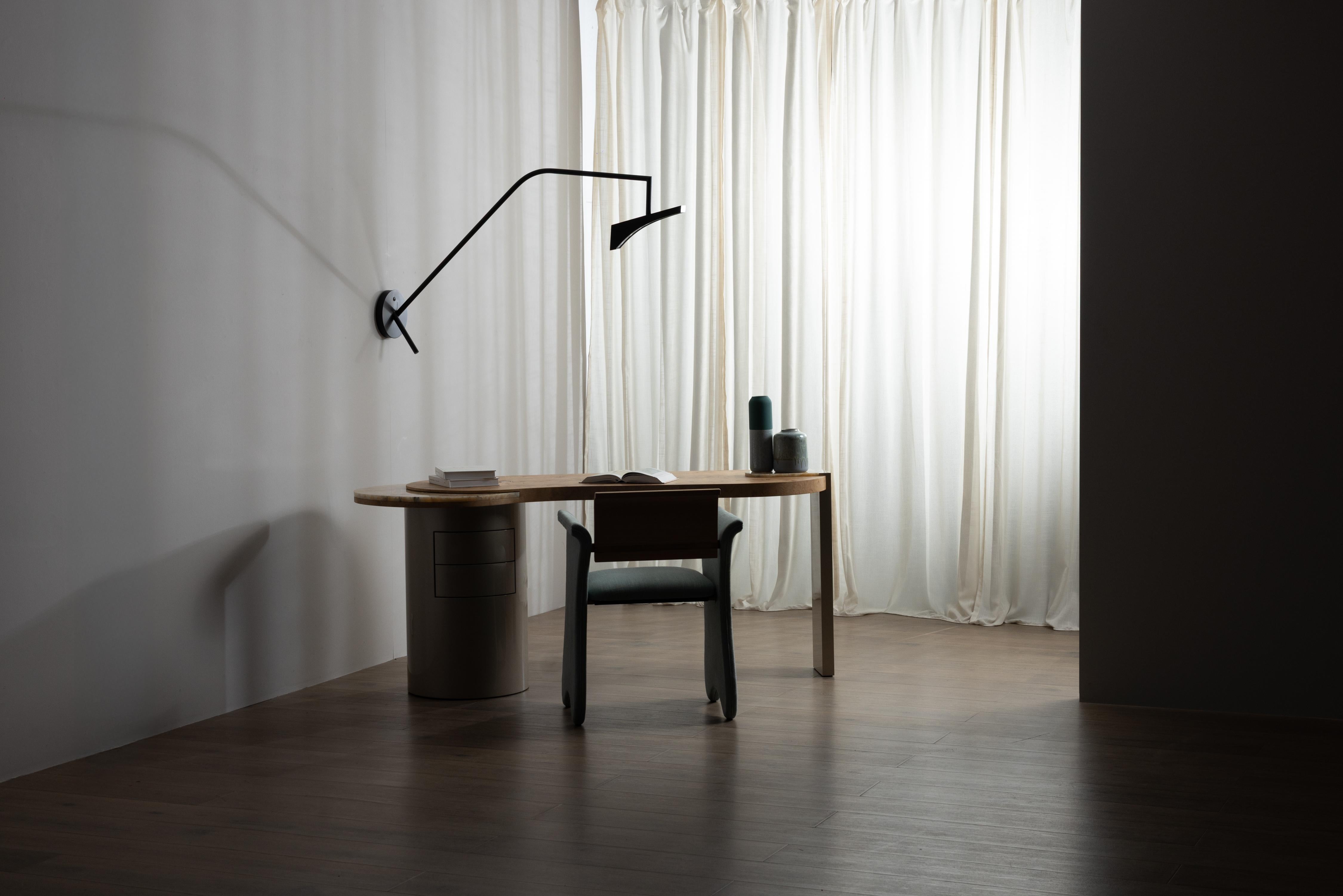 Armona Desk, Collection'S Contemporary, handgefertigt in Portugal - Europa von Greenapple.

Der Armona-Marmortisch ist von der ruhigen Landschaft der Insel Armona inspiriert und verkörpert einen Sinn für organische Schönheit und mühelose Raffinesse.