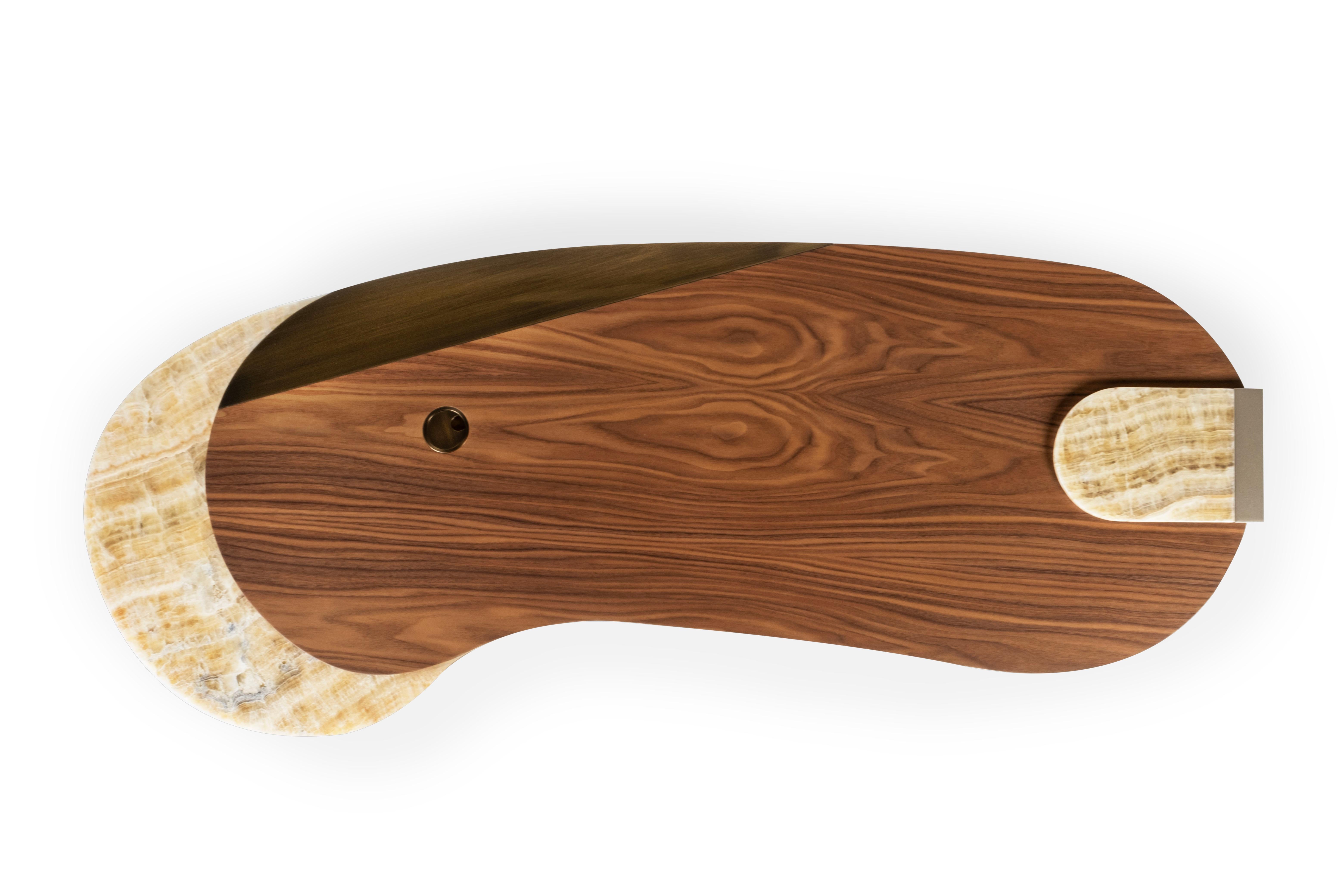 Armona-Schreibtisch der Organischen Moderne, Nussbaum, Messing, Onyx, Handgefertigt Portugal von Greenapple (Portugiesisch) im Angebot