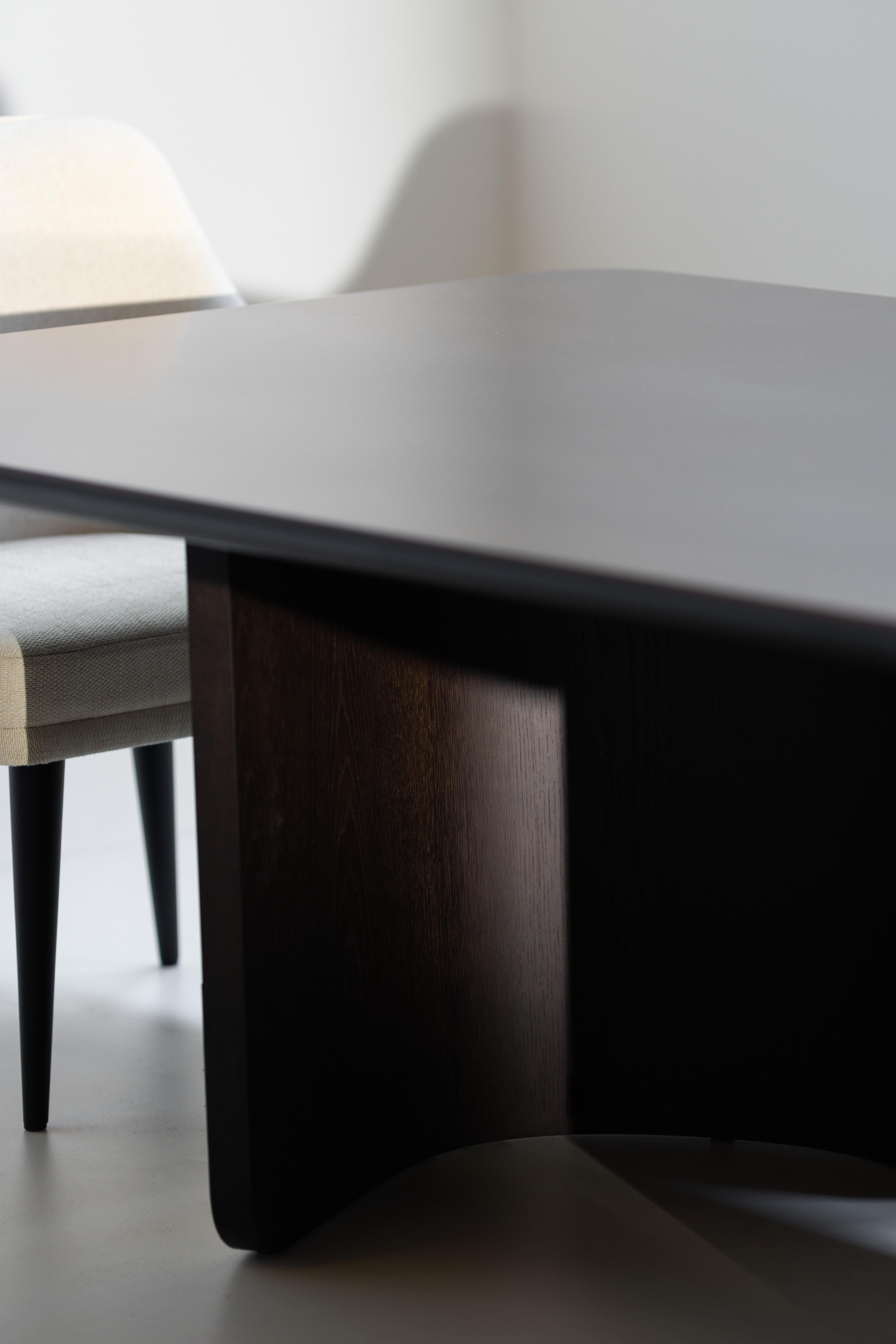 Mesa de comedor moderna orgánica Armona, roble americano, latón, hecha a mano por Greenapple en venta 10