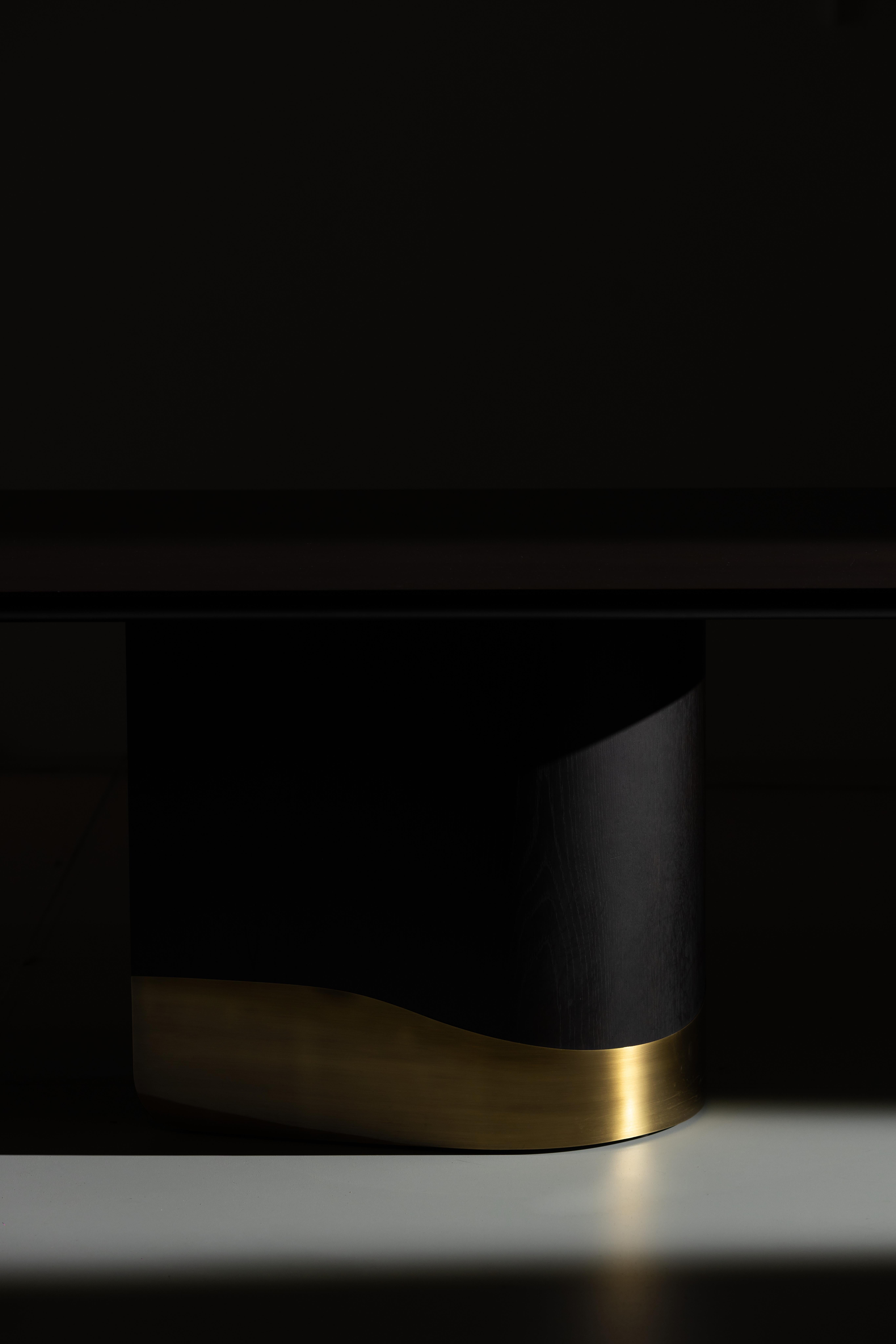 Mesa de comedor moderna orgánica Armona, roble americano, latón, hecha a mano por Greenapple en venta 11