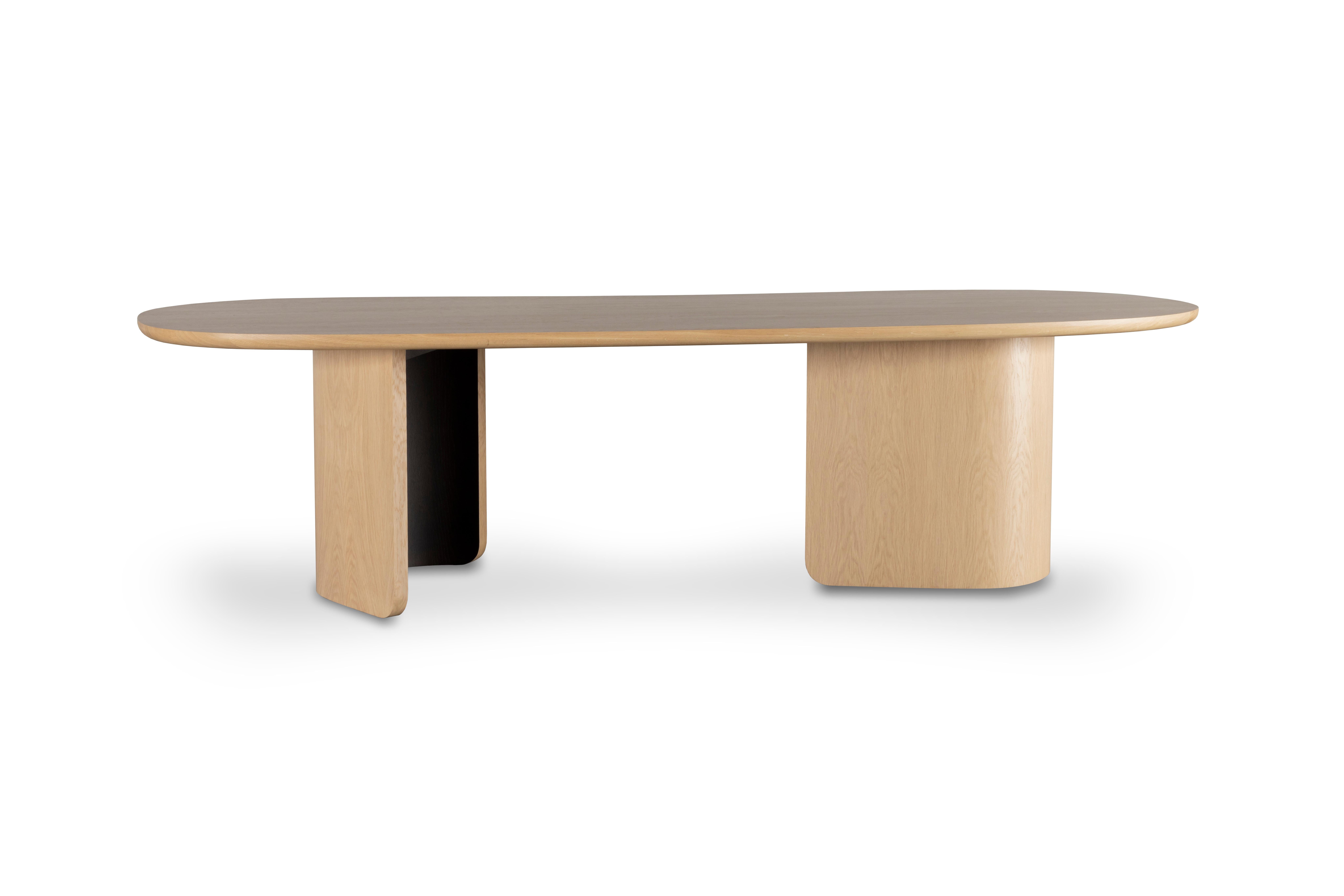 Organic Modern Armona Dining Table, Contemporary Collection, Handcrafted in Portugal - Europe by Greenapple.

La table de salle à manger Armona s'inspire du paysage serein de l'île d'Armona, incarnant une beauté organique et une sophistication sans