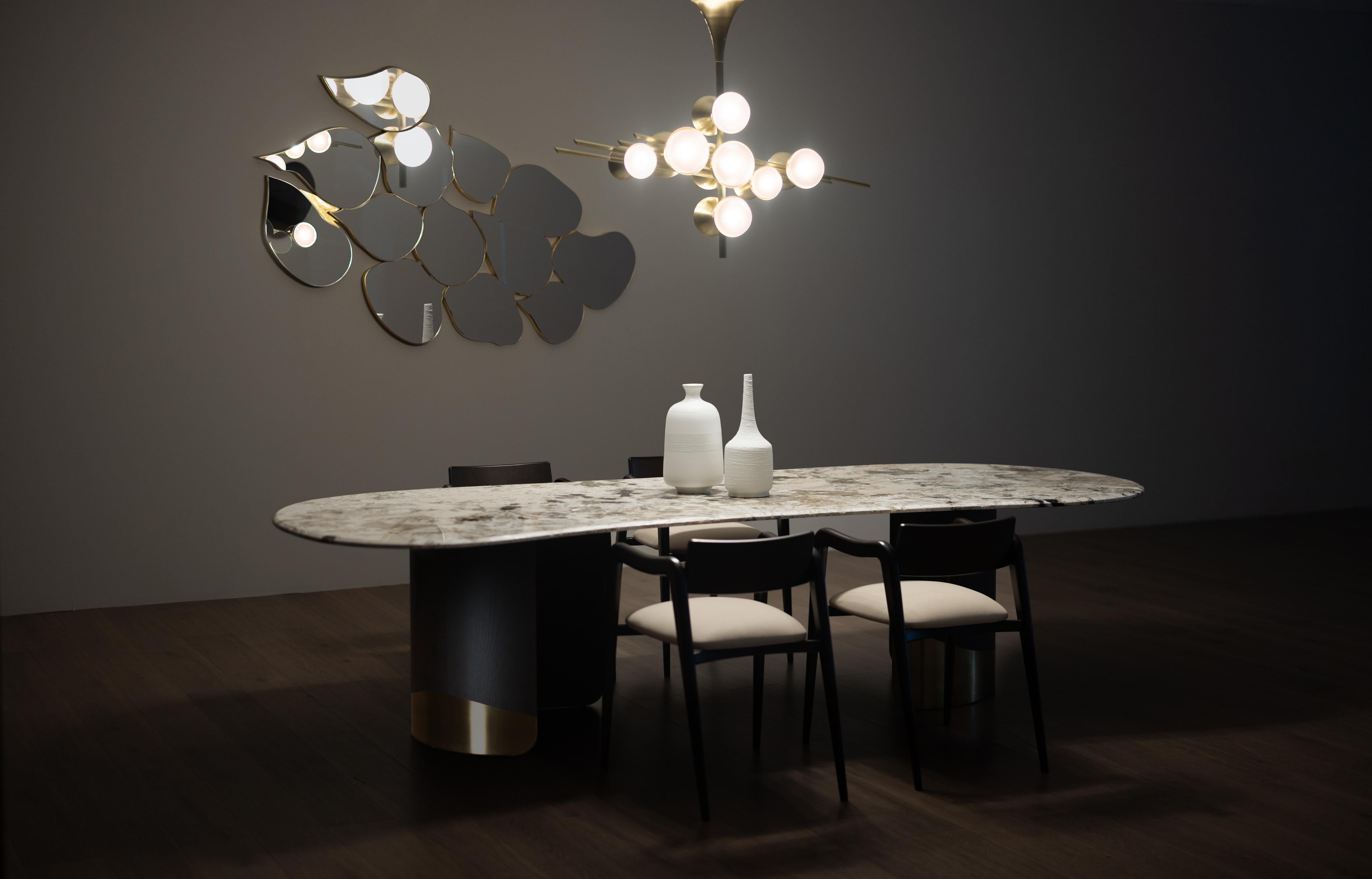 Organic Modern Armona Dining Table, Contemporary Collection, Handcrafted in Portugal - Europe by Greenapple.

La table de salle à manger en marbre Armona s'inspire du paysage serein de l'île d'Armona, incarnant une beauté organique et une