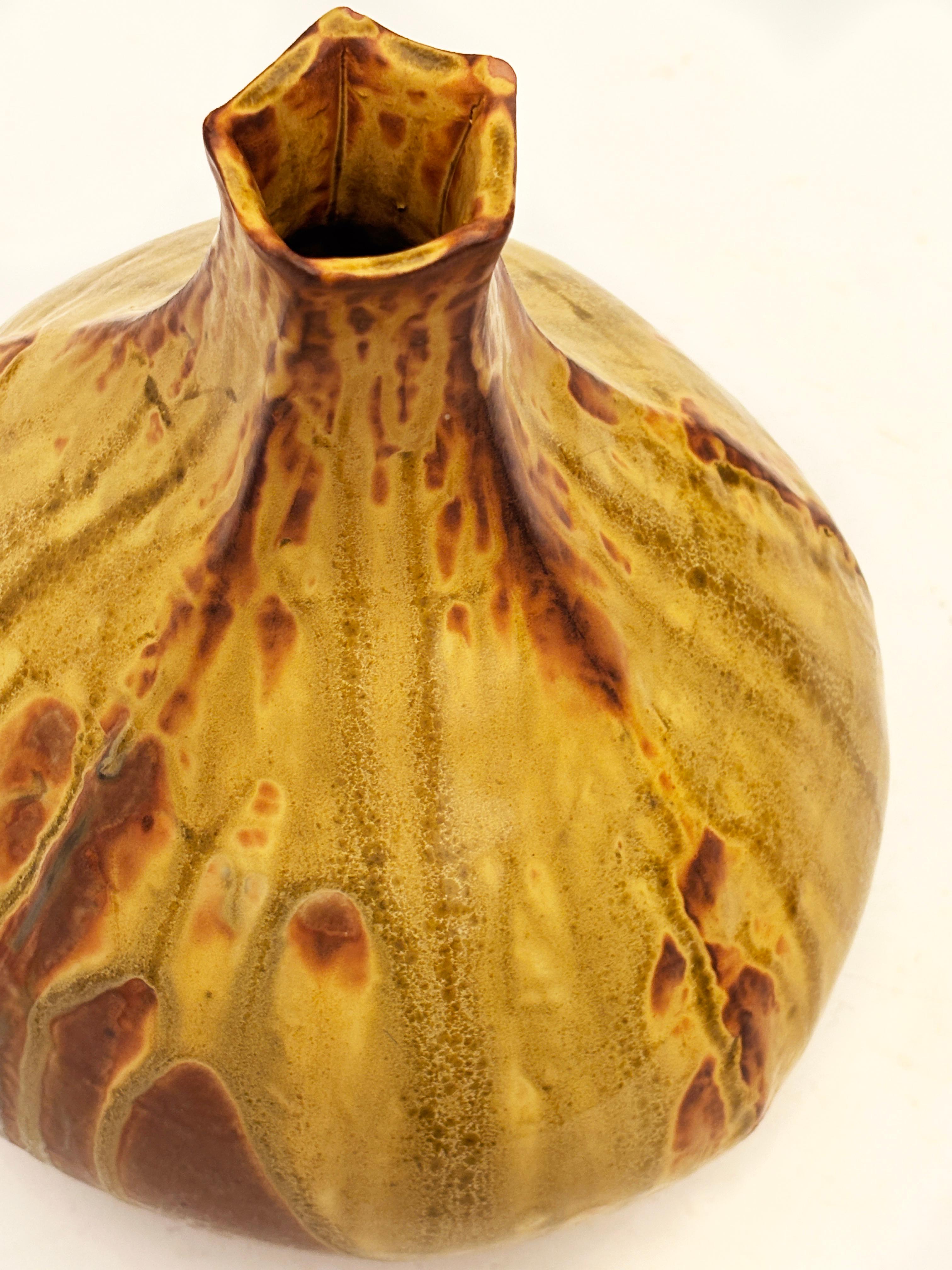Vase moderne organique en frêne émaillé et Wood Wood dans les tons ambre et moutarde en vente 5