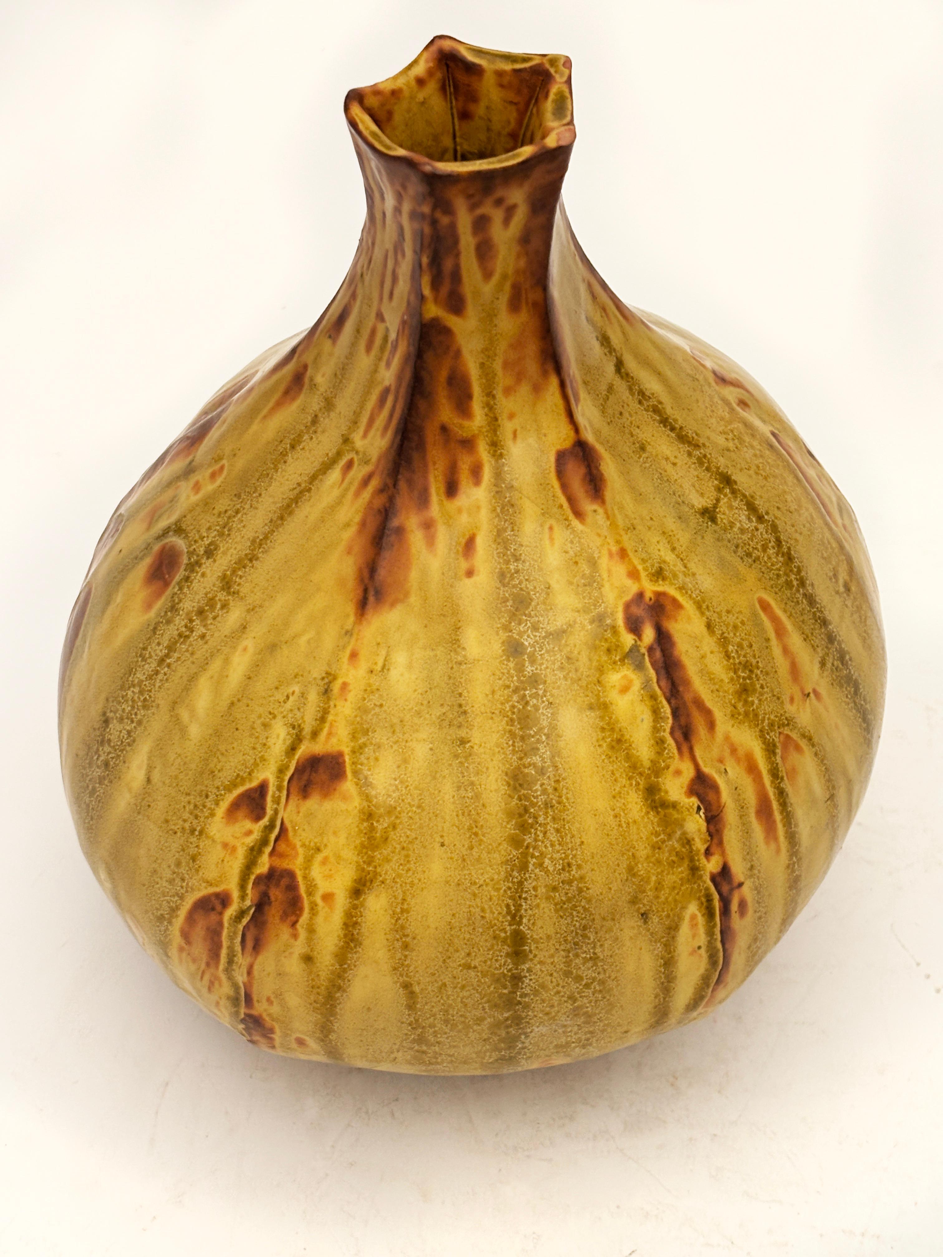 Vase moderne organique en frêne émaillé et Wood Wood dans les tons ambre et moutarde Bon état - En vente à Louisville, KY